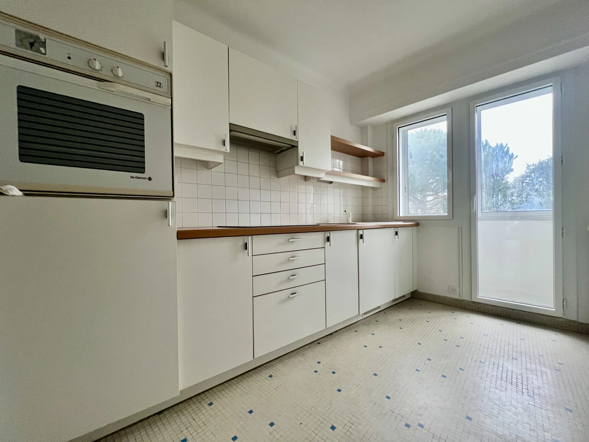 Appartement T3 rénové avec loggia et cave à Saint Michel, proche commodités 