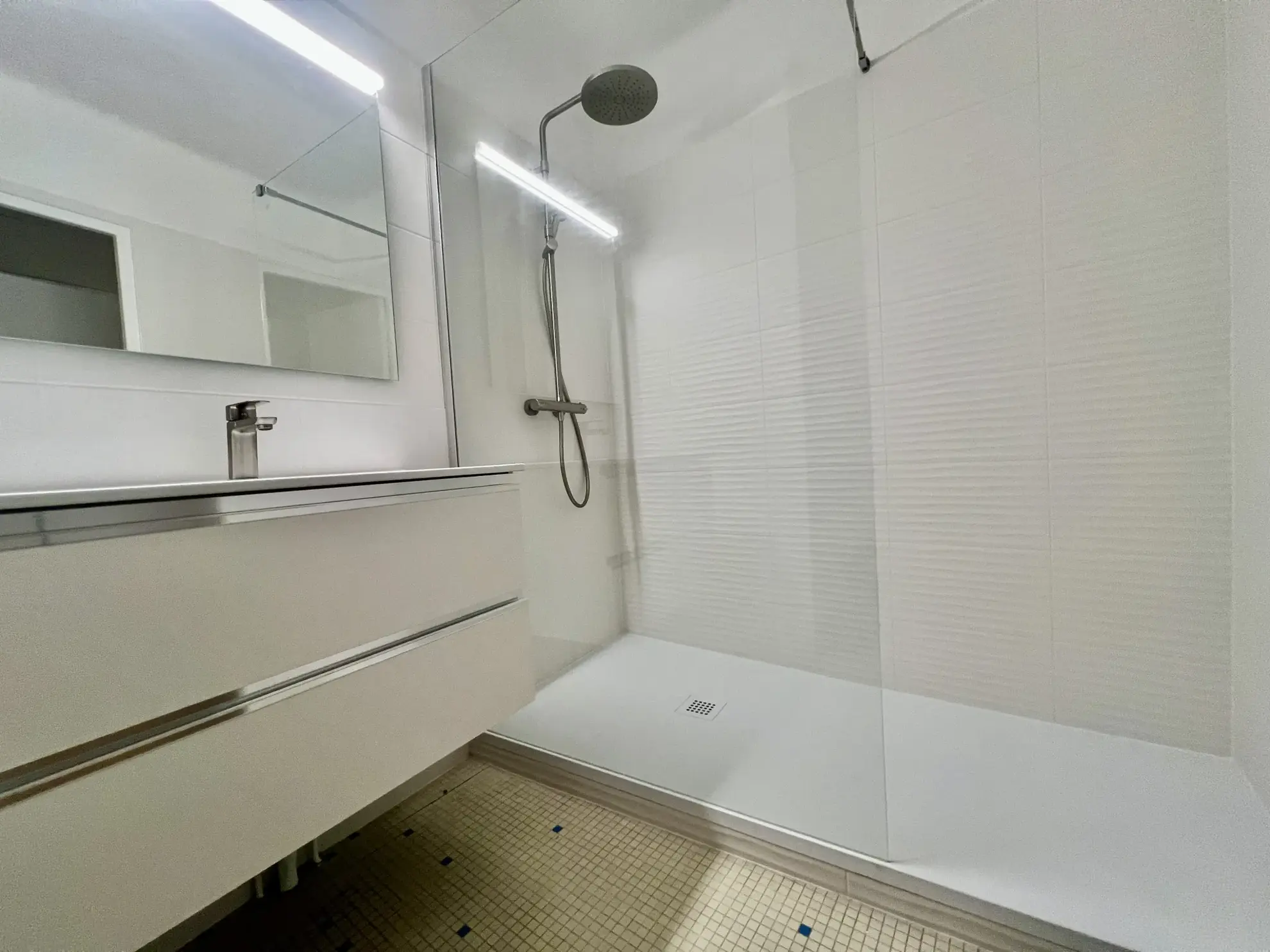 Appartement T3 rénové avec loggia et cave à Saint Michel, proche commodités 