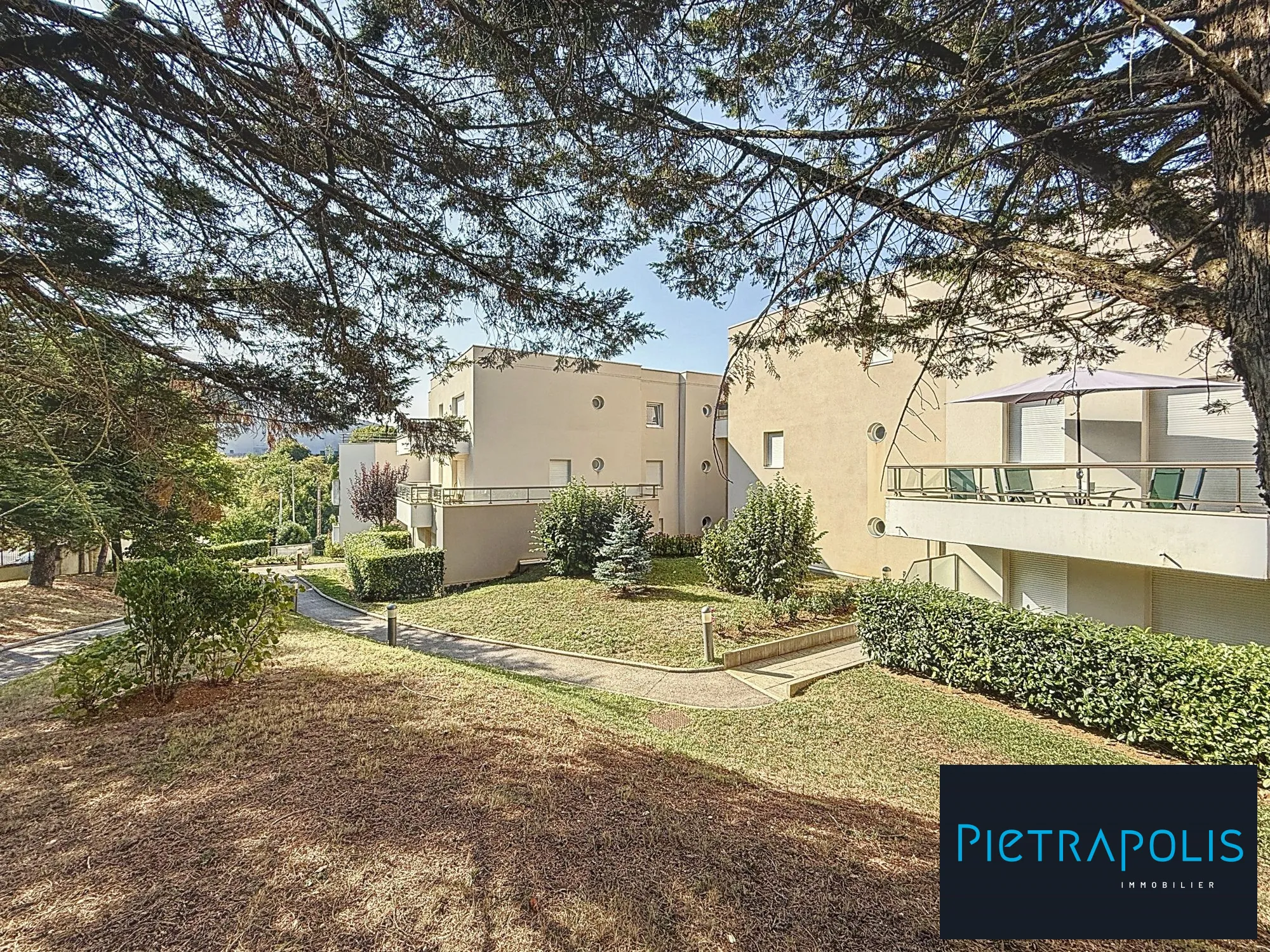 Vente T2 avec terrasse et parking à Talant, résidence sécurisée