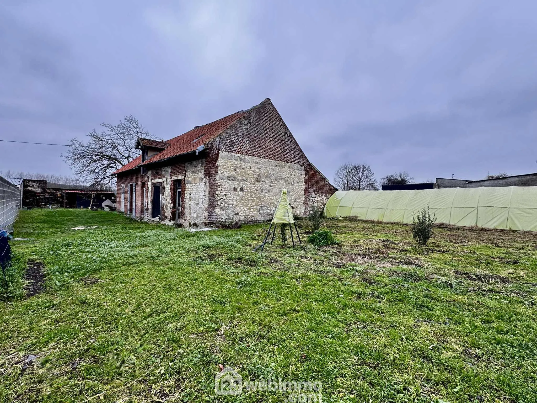 Maison à rénover de 70 m² avec garage à Versigny - Opportunité d'investissement