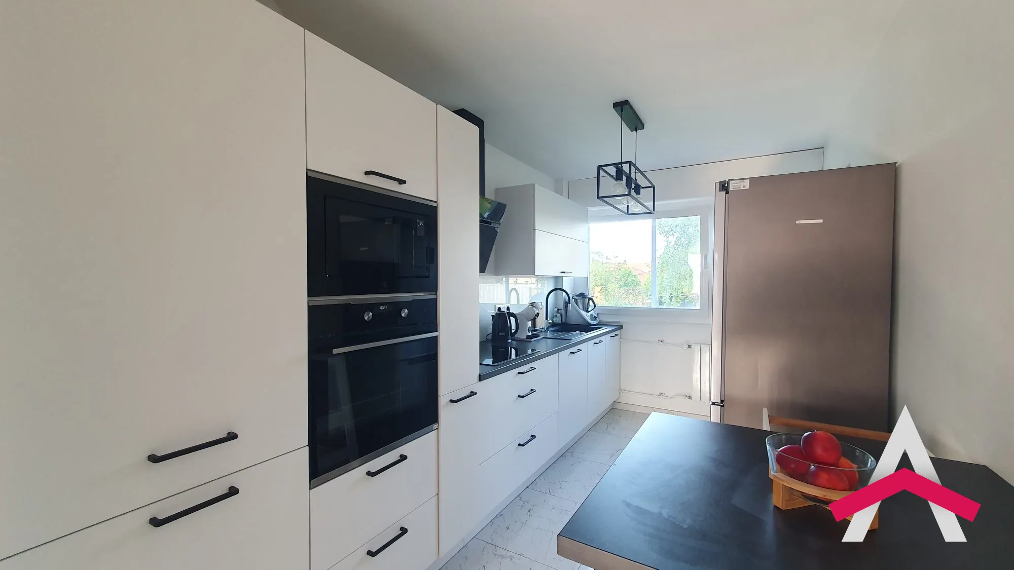Appartement lumineux 4 pièces rénové à Mulhouse avec balcon et garage