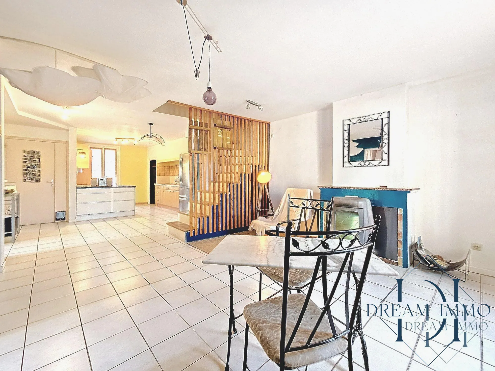 Maison vigneronne lumineuse avec 4 chambres à Margon en centre-ville