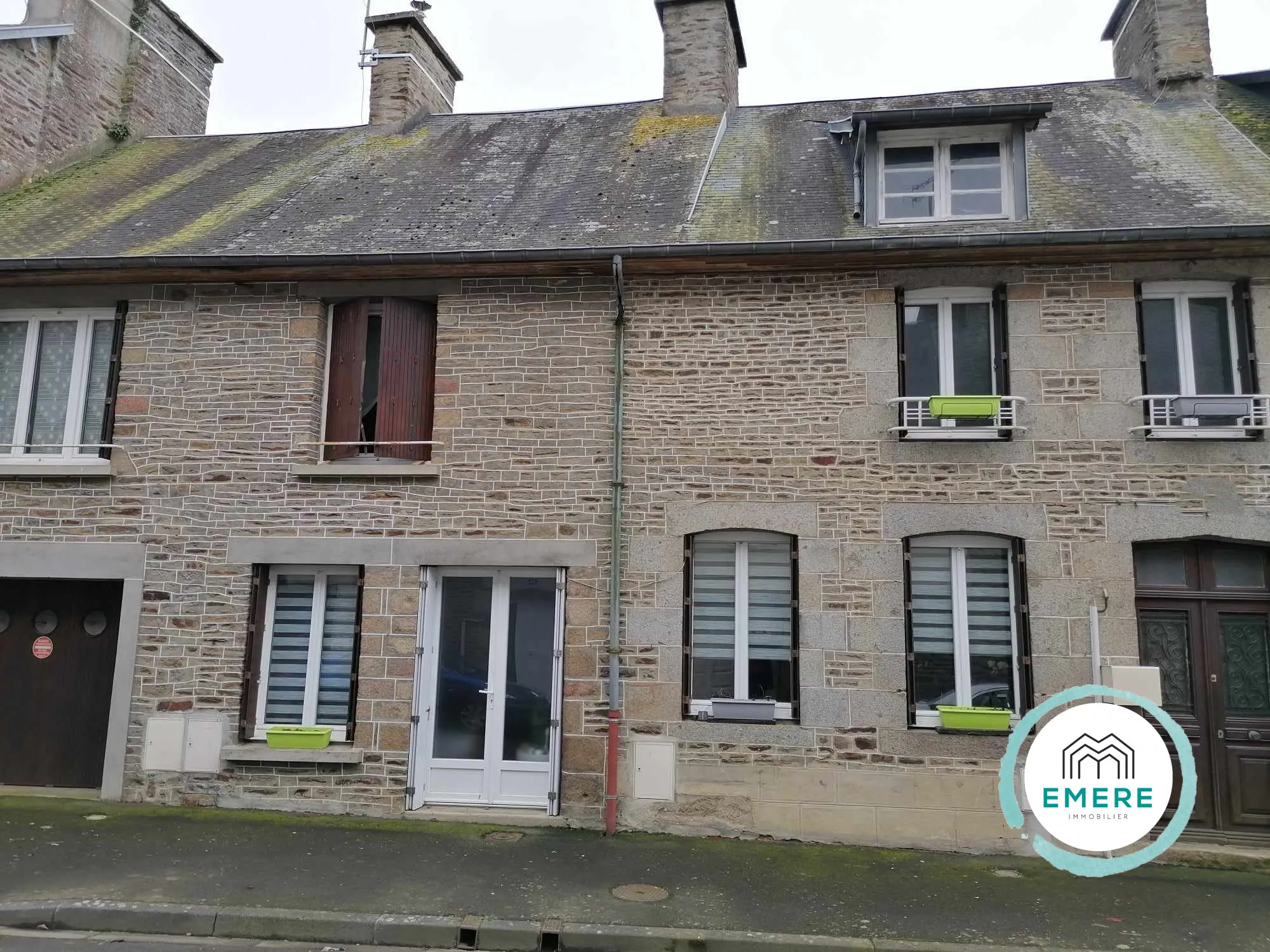 Ensemble immobilier à Saint-James avec maison et appartement, proche Rennes et Mont Saint-Michel