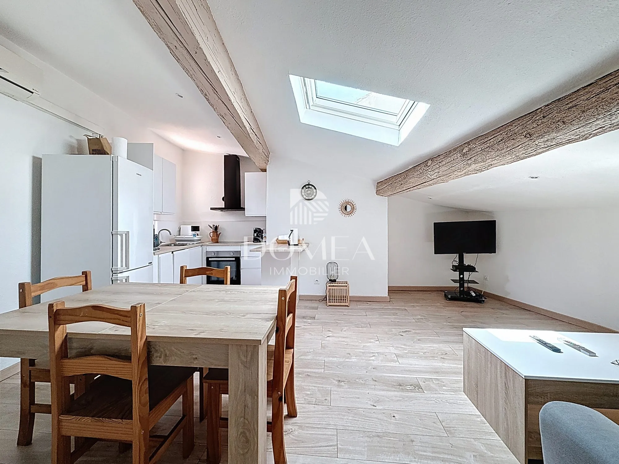 Charmant T3 rénové à Cournonterral avec poutres apparentes et proximité commerces