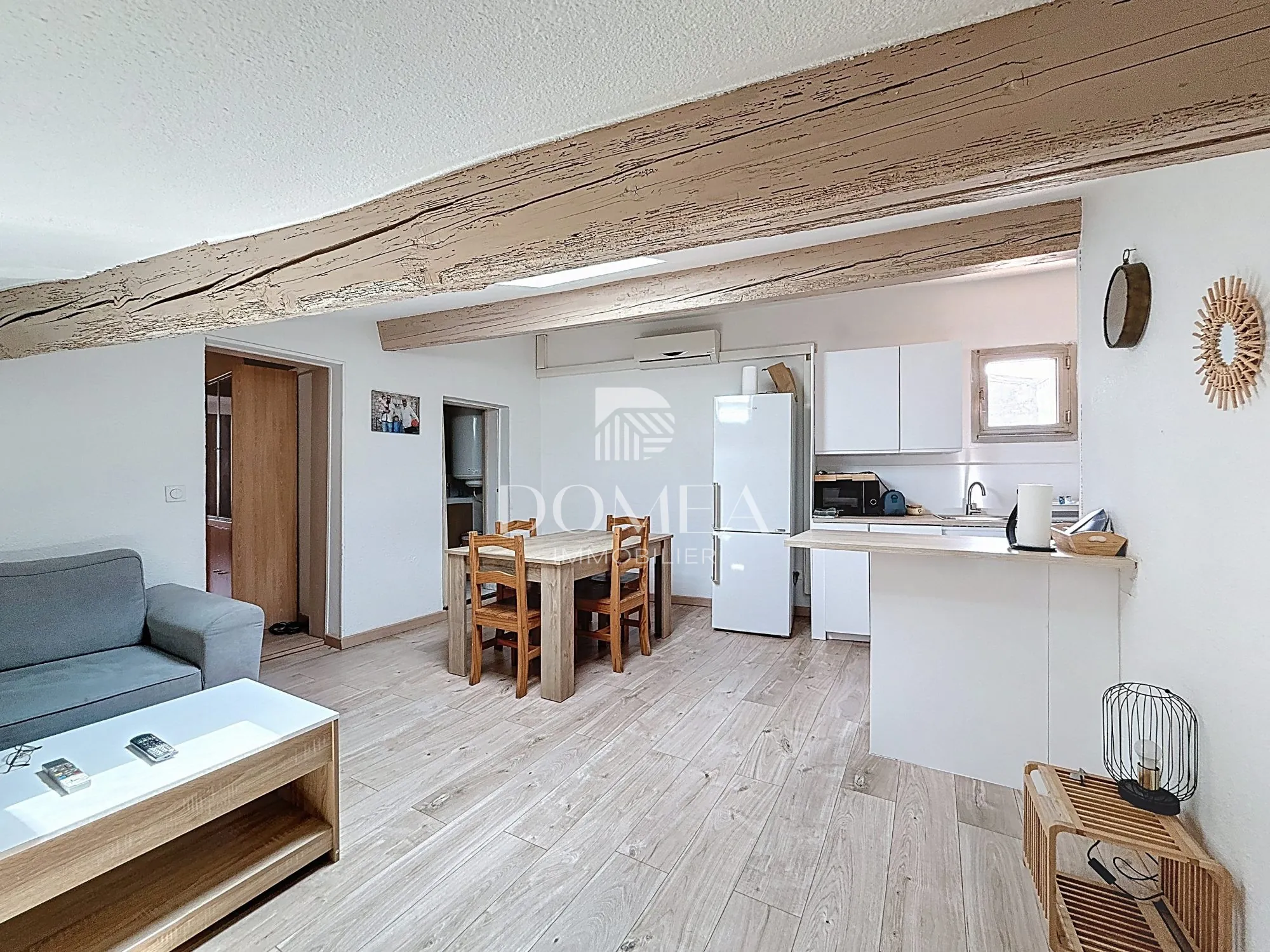 Charmant T3 rénové à Cournonterral avec poutres apparentes et proximité commerces 