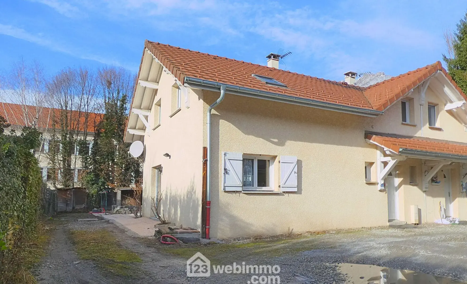 Maison contemporaine de 104 m² à Ugine avec jardin, garage et sous-sol 