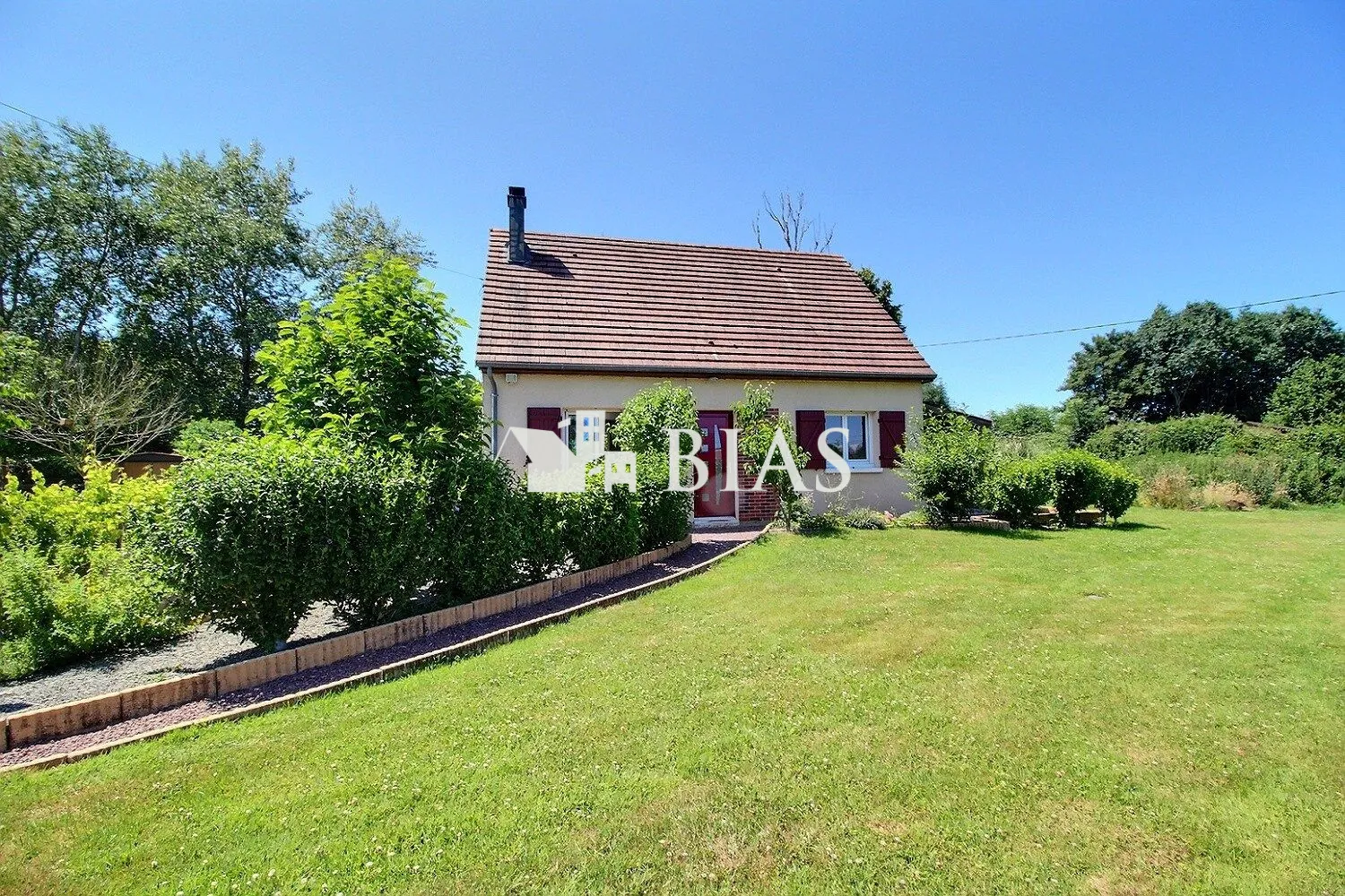 Maison à vendre à Saint-Saëns, proche Rouen, sur terrain clos de 1300 m²