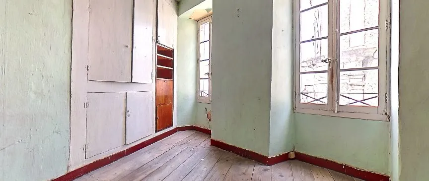 Appartement T5 à vendre au centre-ville d'Oloron-Sainte-Marie avec fort potentiel