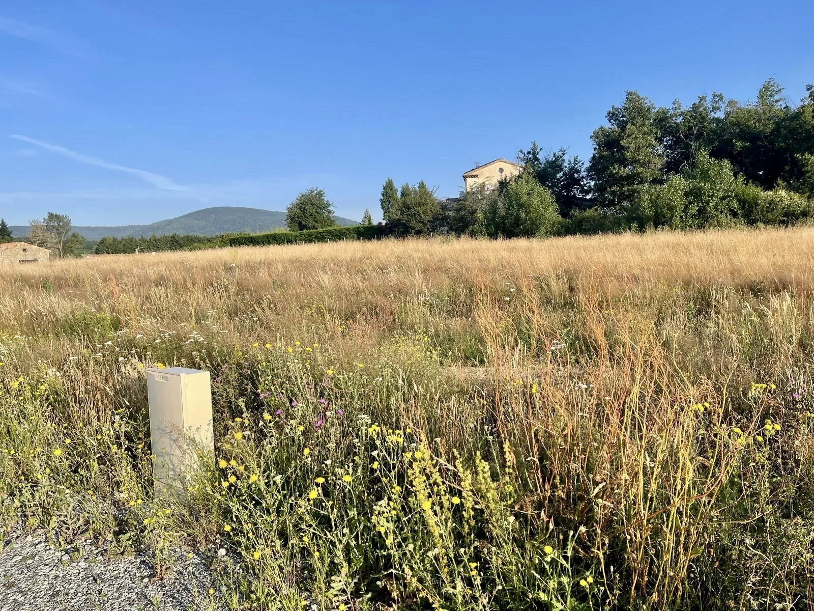 Terrain constructible viabilisé de 956 m² à Étables en Ardèche