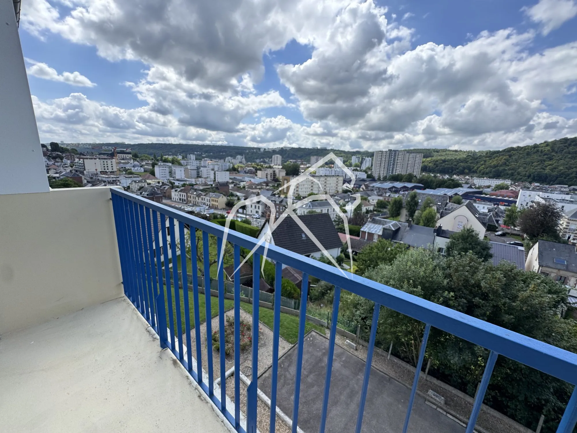 Appartement spacieux de 82 m² à Notre-Dame-de-Bondeville avec garage, cave et vue dégagée