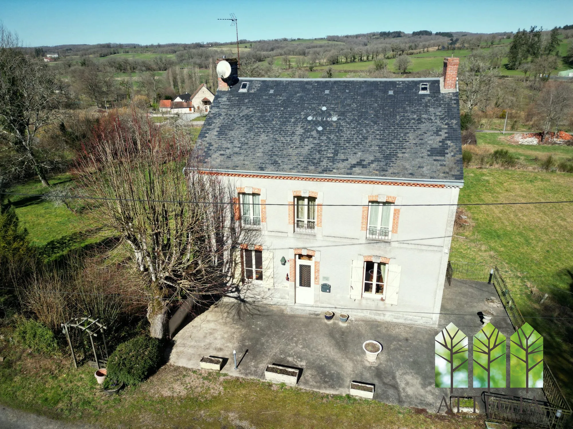 Grande maison avec jardin spacieux, proche Guéret, idéal pour vie paisible et famille