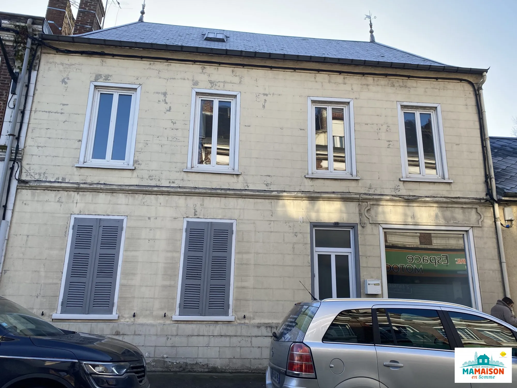 Maison de ville de 116m² à Corbie avec 3 chambres, cour et grand grenier à aménager