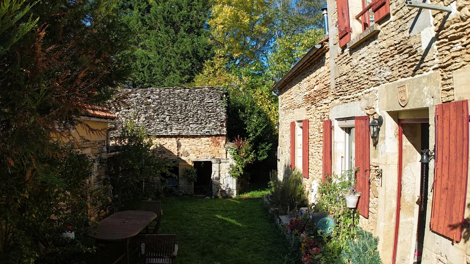 Maison en pierre avec dépendances et terrain à Salignac, Périgord Noir 