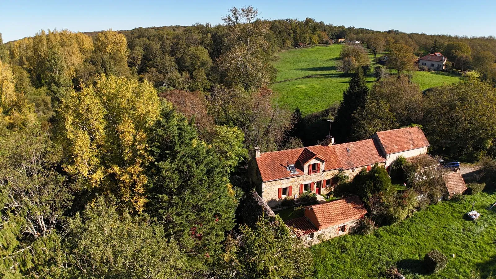 Maison en pierre avec dépendances et terrain à Salignac, Périgord Noir 