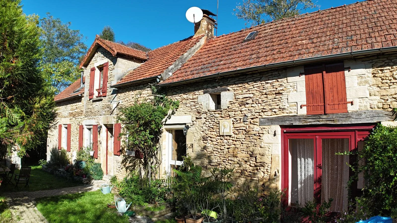 Maison en pierre avec dépendances et terrain à Salignac, Périgord Noir