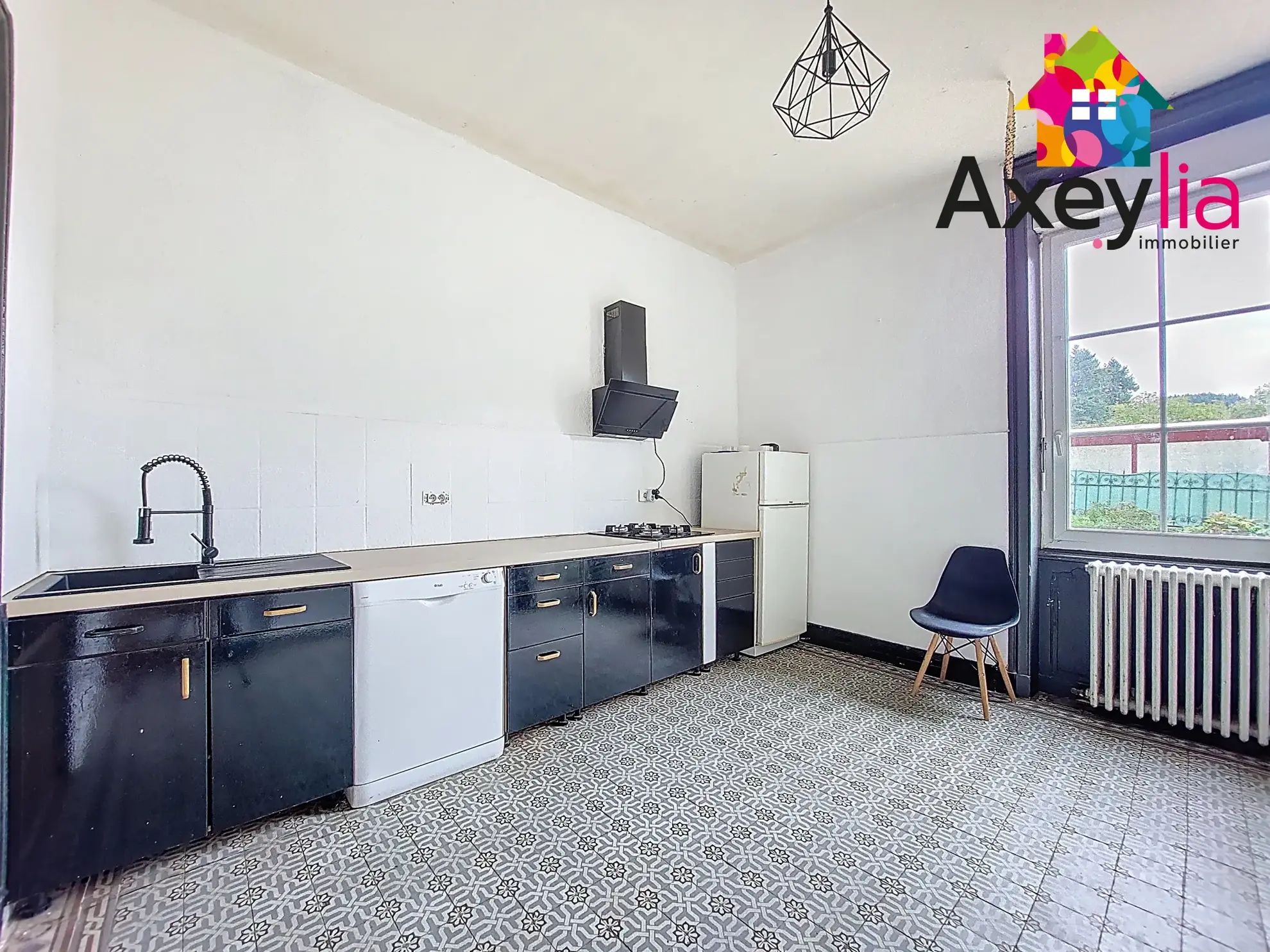 Maison de village à vendre à Cuinzier – 5 chambres, garage et charme de l’ancien 