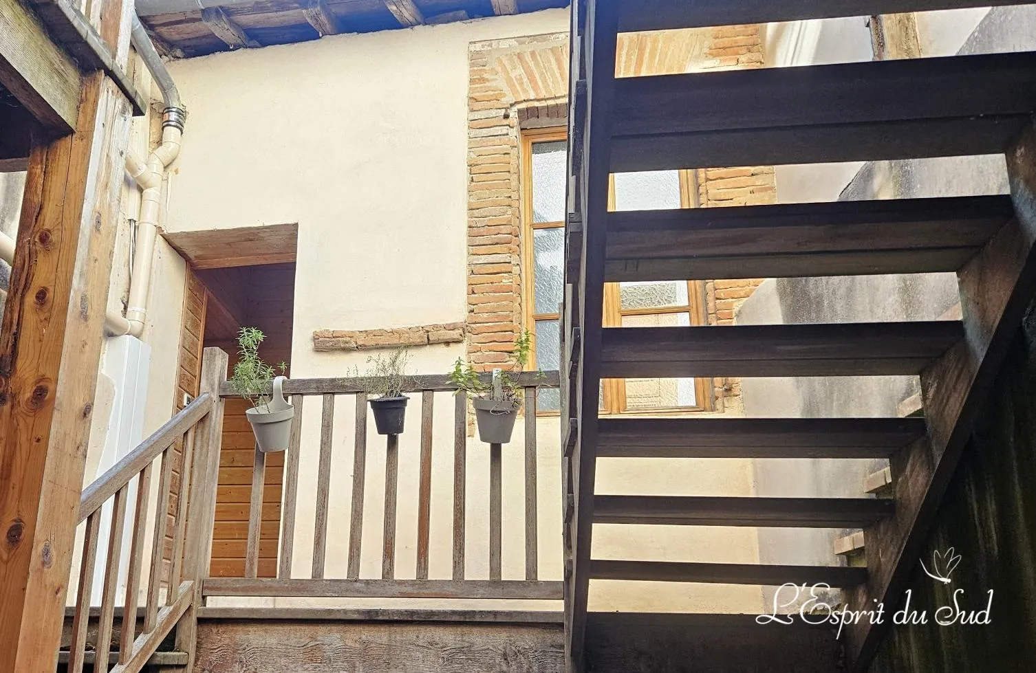 Bel appartement duplex lumineux avec cour à Rabastens 