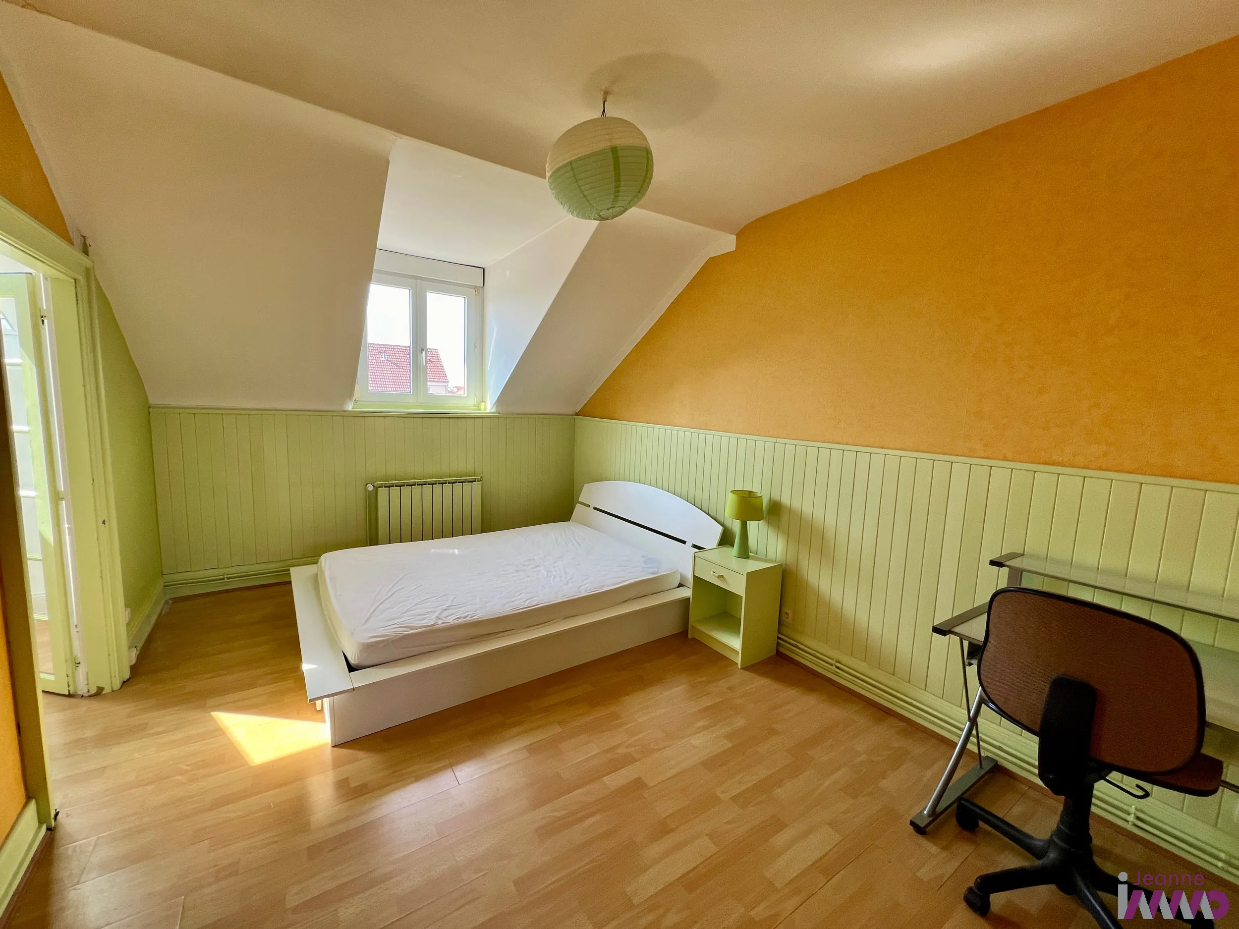 Appartement T2 à Belfort, lumineux avec cave, dernier étage, faibles charges 