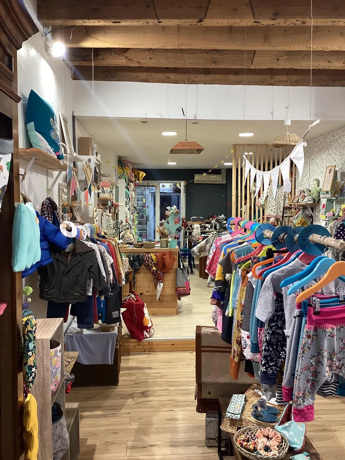 Investissez dans cet ensemble immobilier unique au cœur de Montbrison, comprenant local commercial et habitation