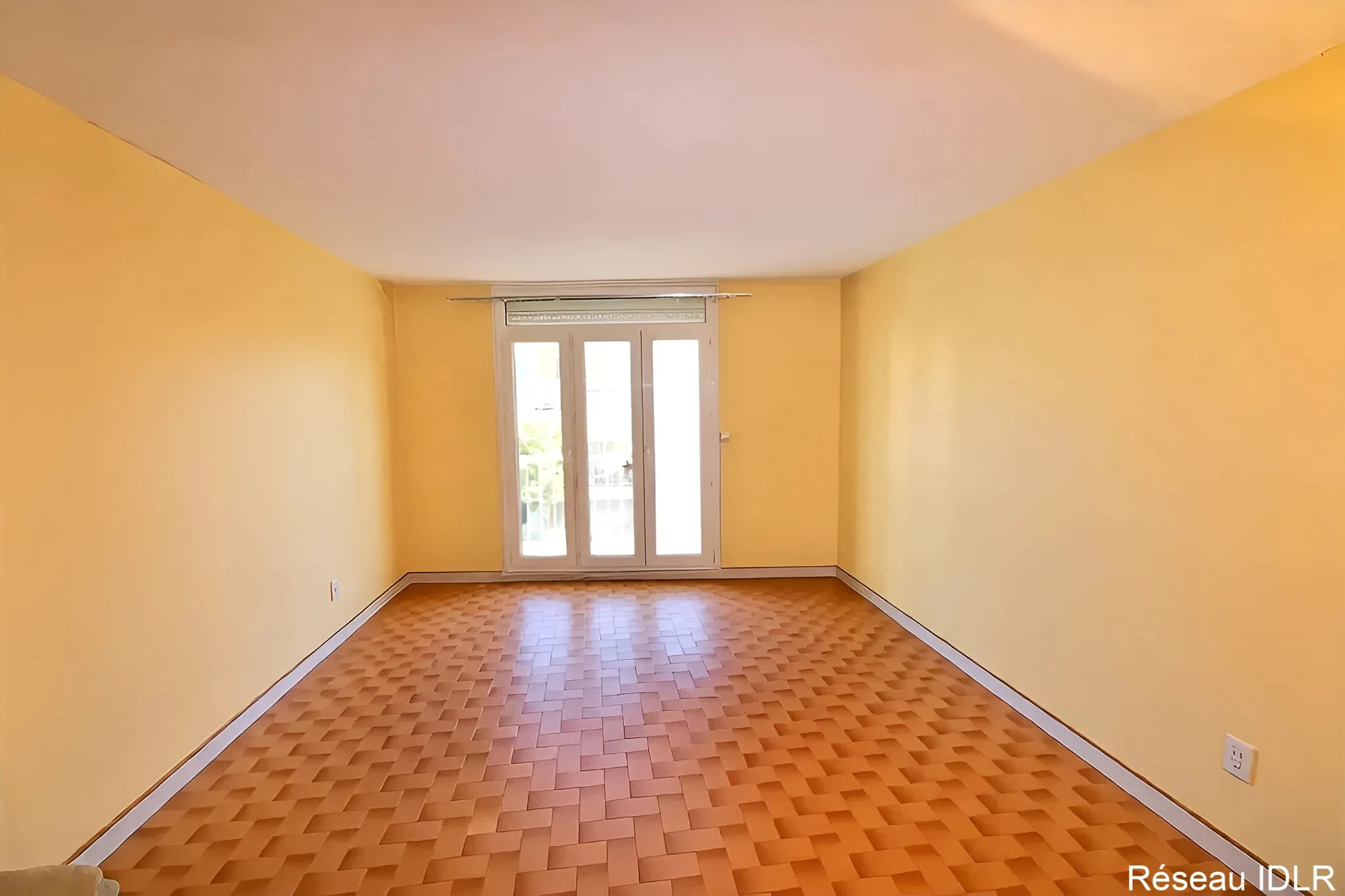 Appartement T3 lumineux de 73 m² à Toulon avec stationnement et cave