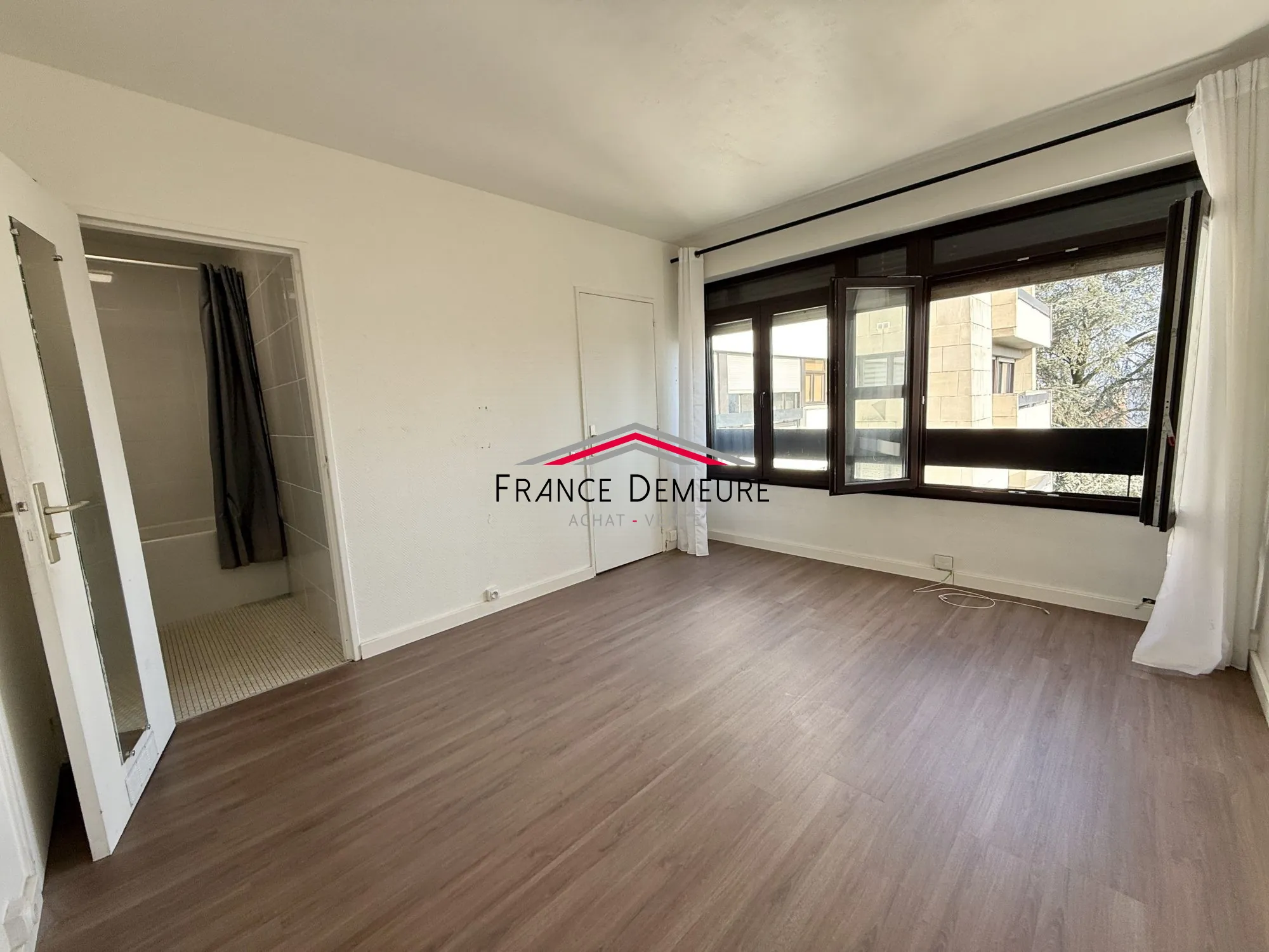 Charmant studio de 28m² avec parking et cave à Franconville