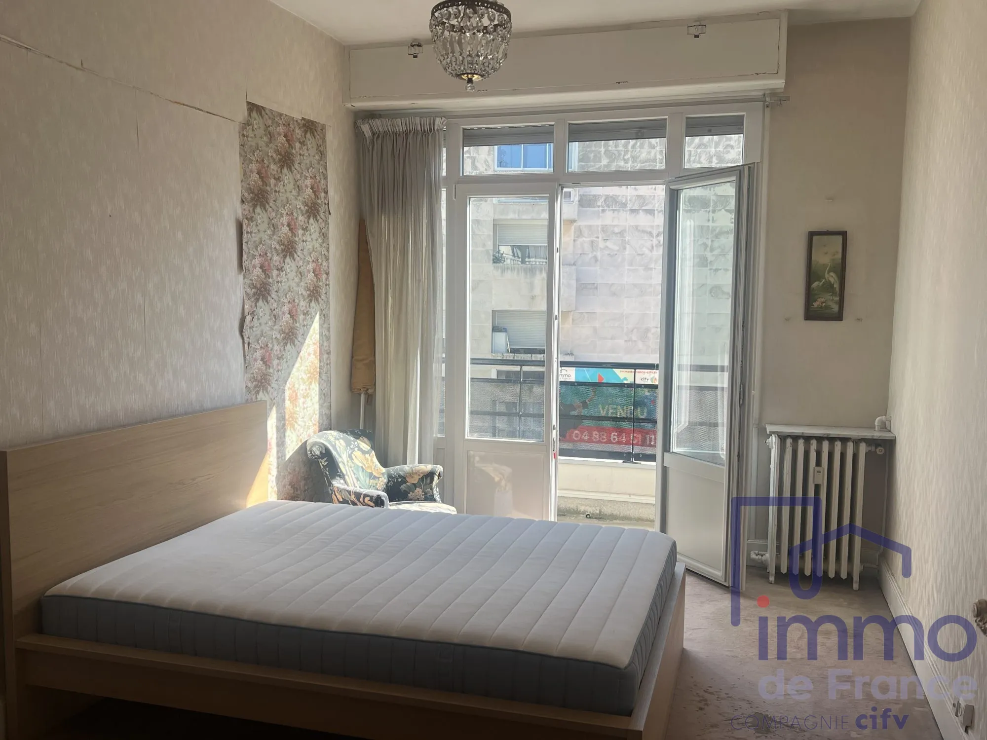 Appartement T2 de 62 m² à Saint-Étienne avec trois balcons et ascenseur 
