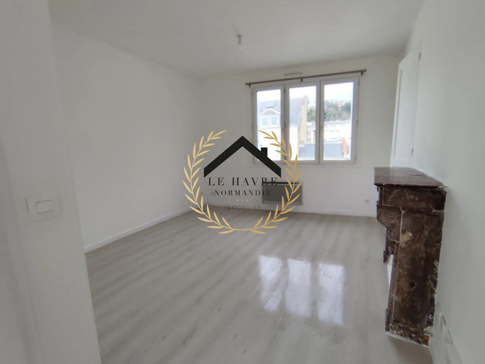 Studio lumineux à vendre au Havre-Joffre, idéal investisseur, dernier étage, centre-ville