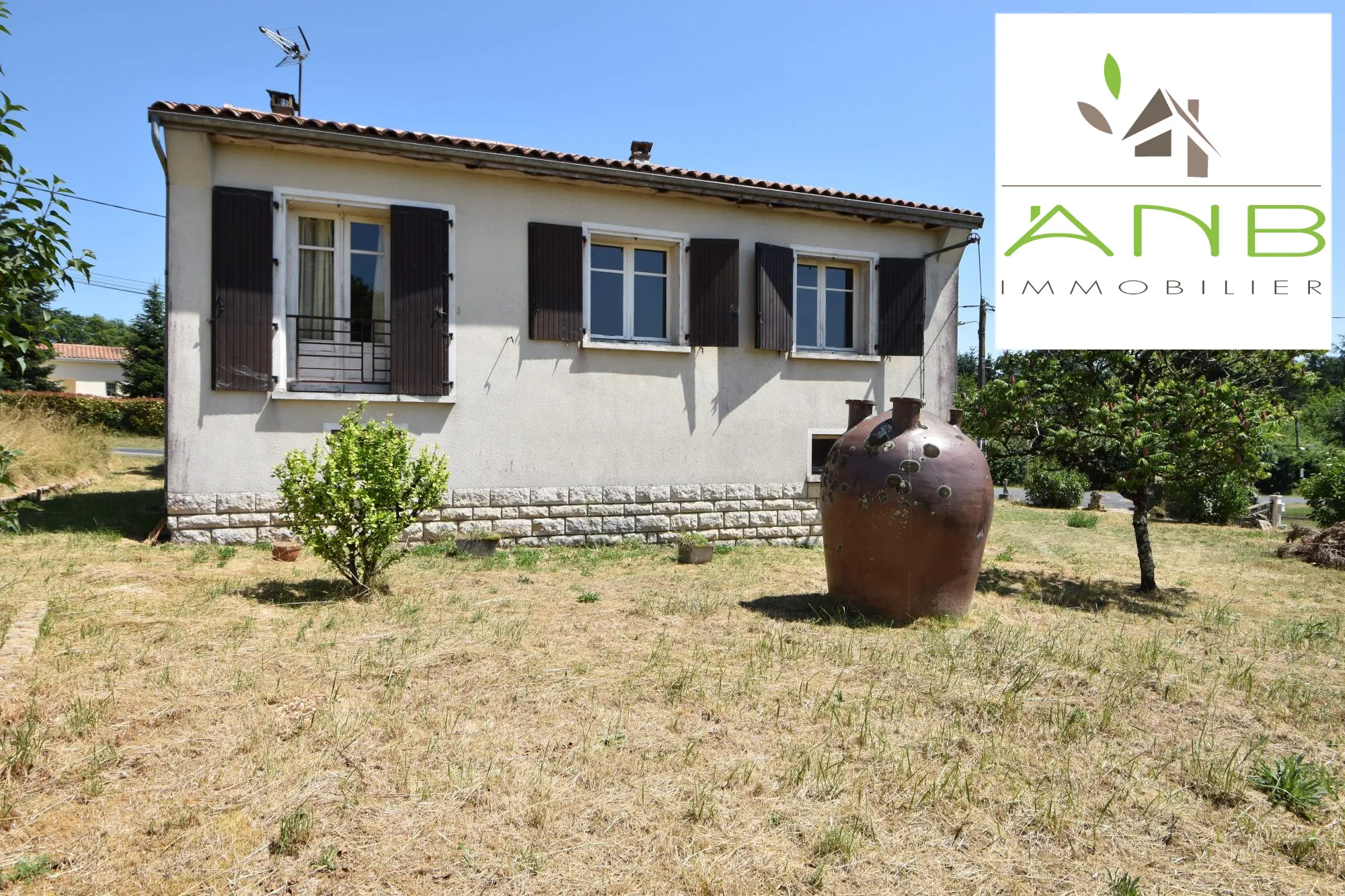 Maison à rénover de 58 m² avec grand terrain à Pranzac 