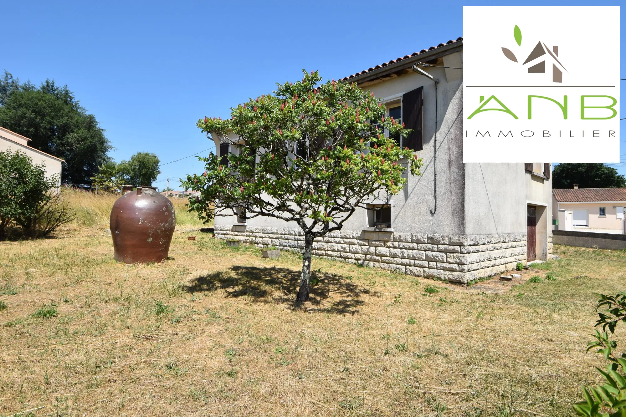 Maison à rénover de 58 m² avec grand terrain à Pranzac 
