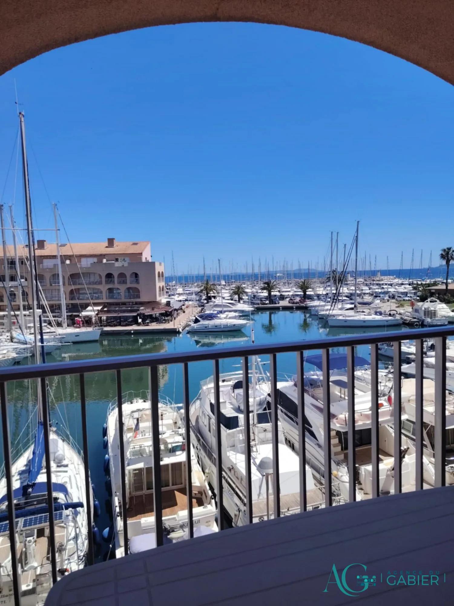 Studio Vue Mer à Hyères, 100m de la Plage, Meublé, Grande Rentabilité