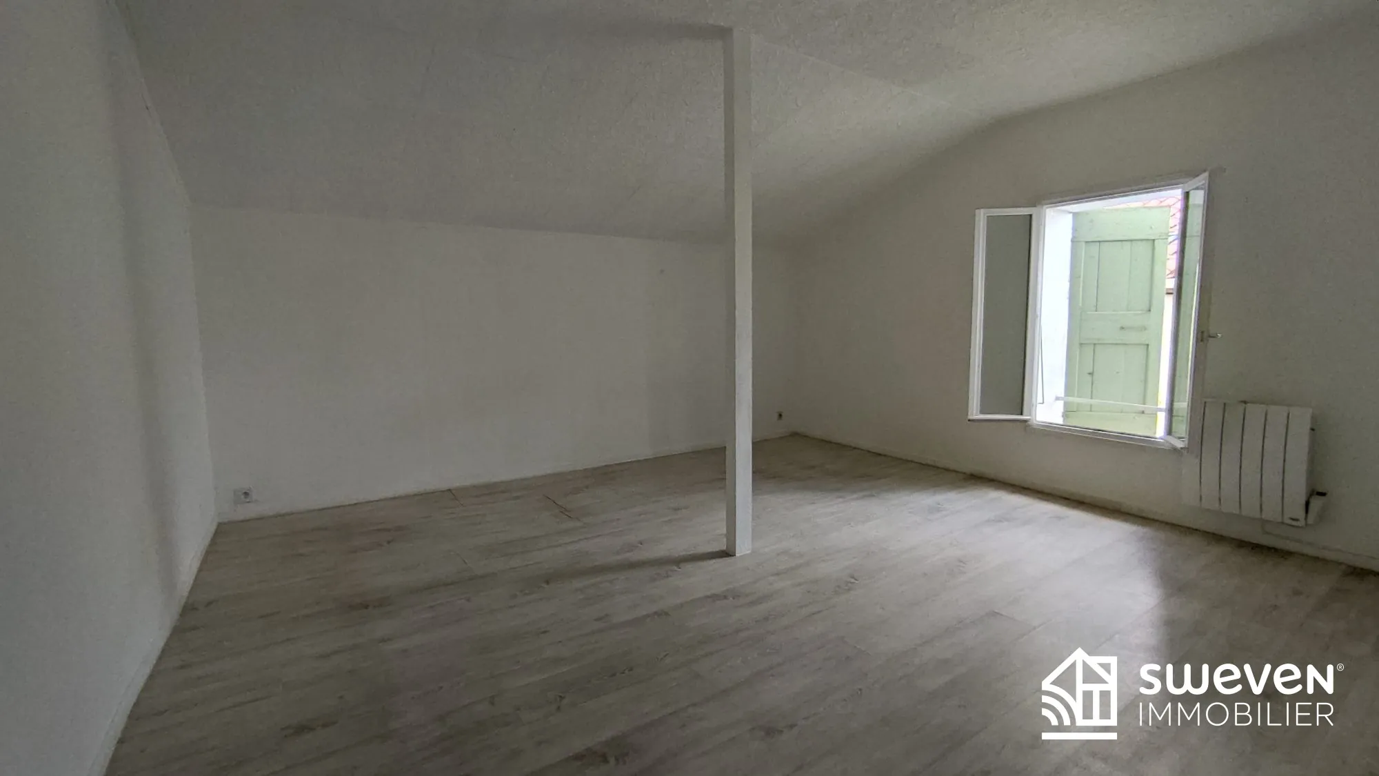 Immeuble à vendre à Trouillas avec local commercial et appartement, potentiel locatif et artisanat 