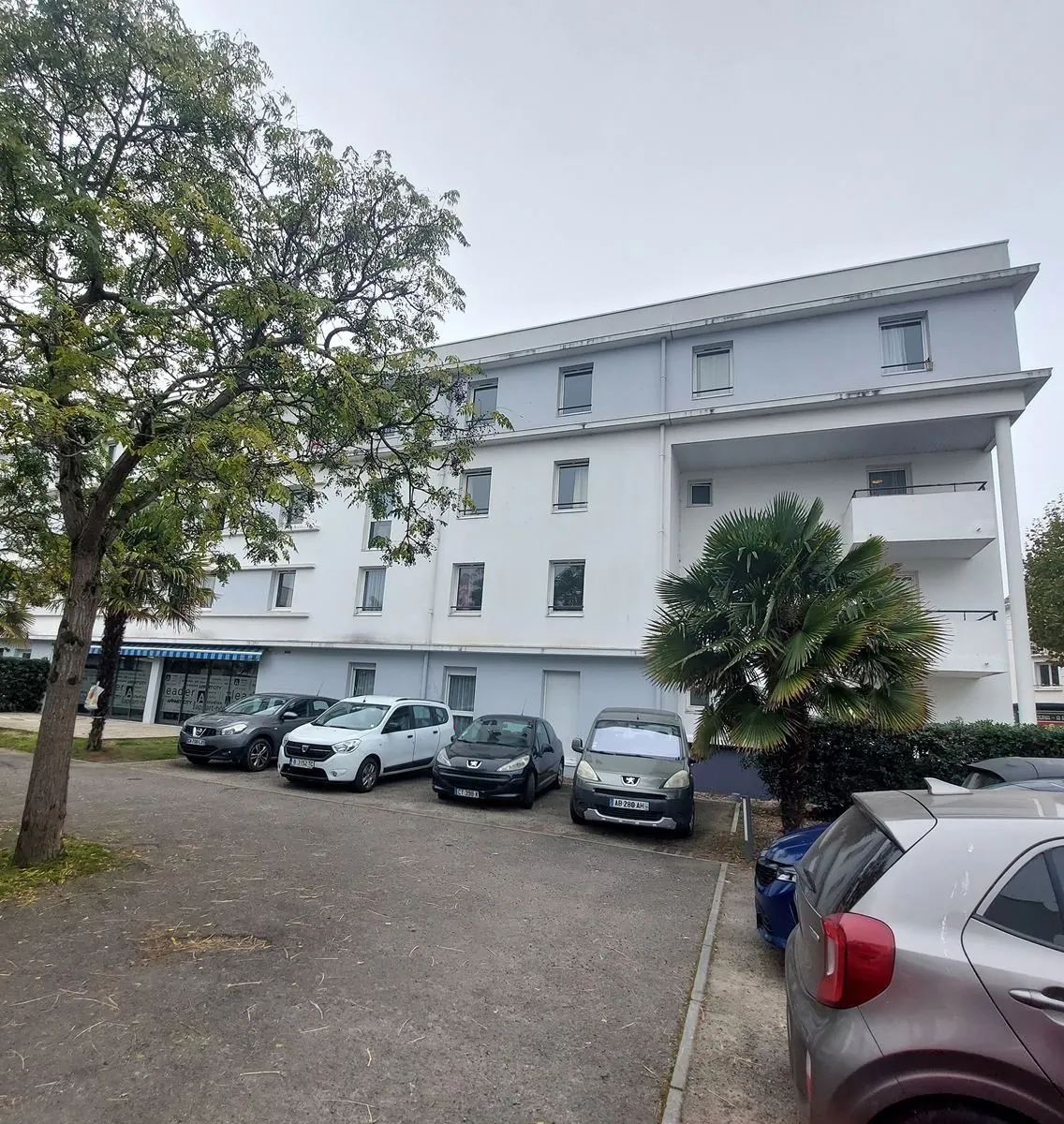Studio à vendre à Saint-Nazaire, proche commerces et port, rentable et meublé 