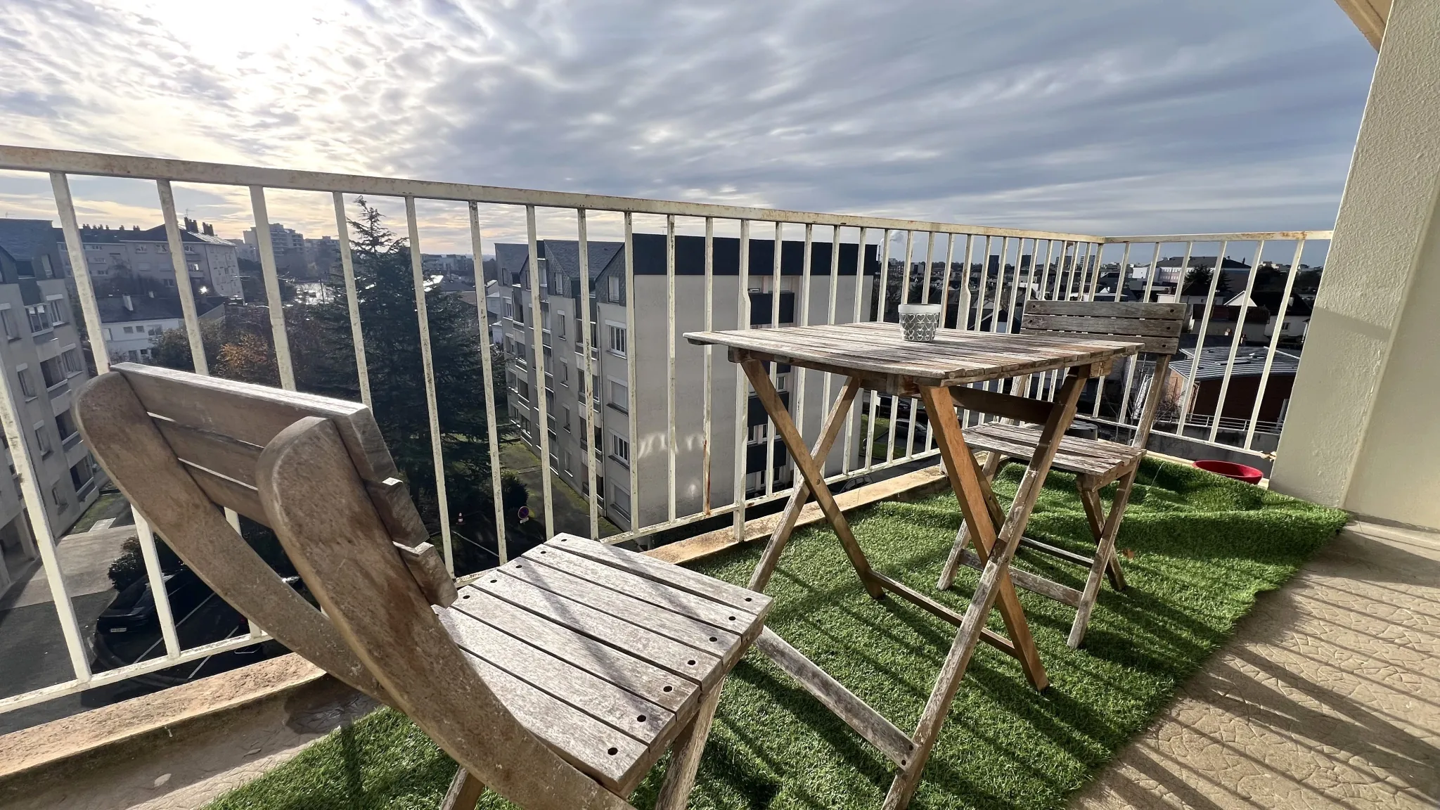 Appartement lumineux de 56 m² à Angers - Dernier étage avec cave et emplacement idéal