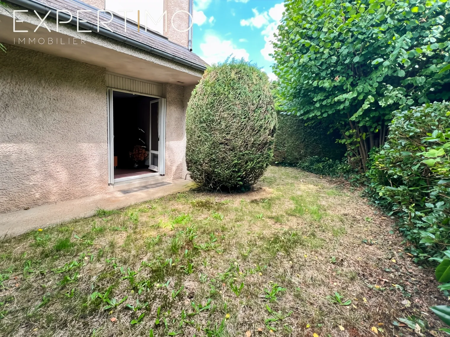 Maison mitoyenne à Dourdan avec potentiel de rénovation, proche centre et commodités 