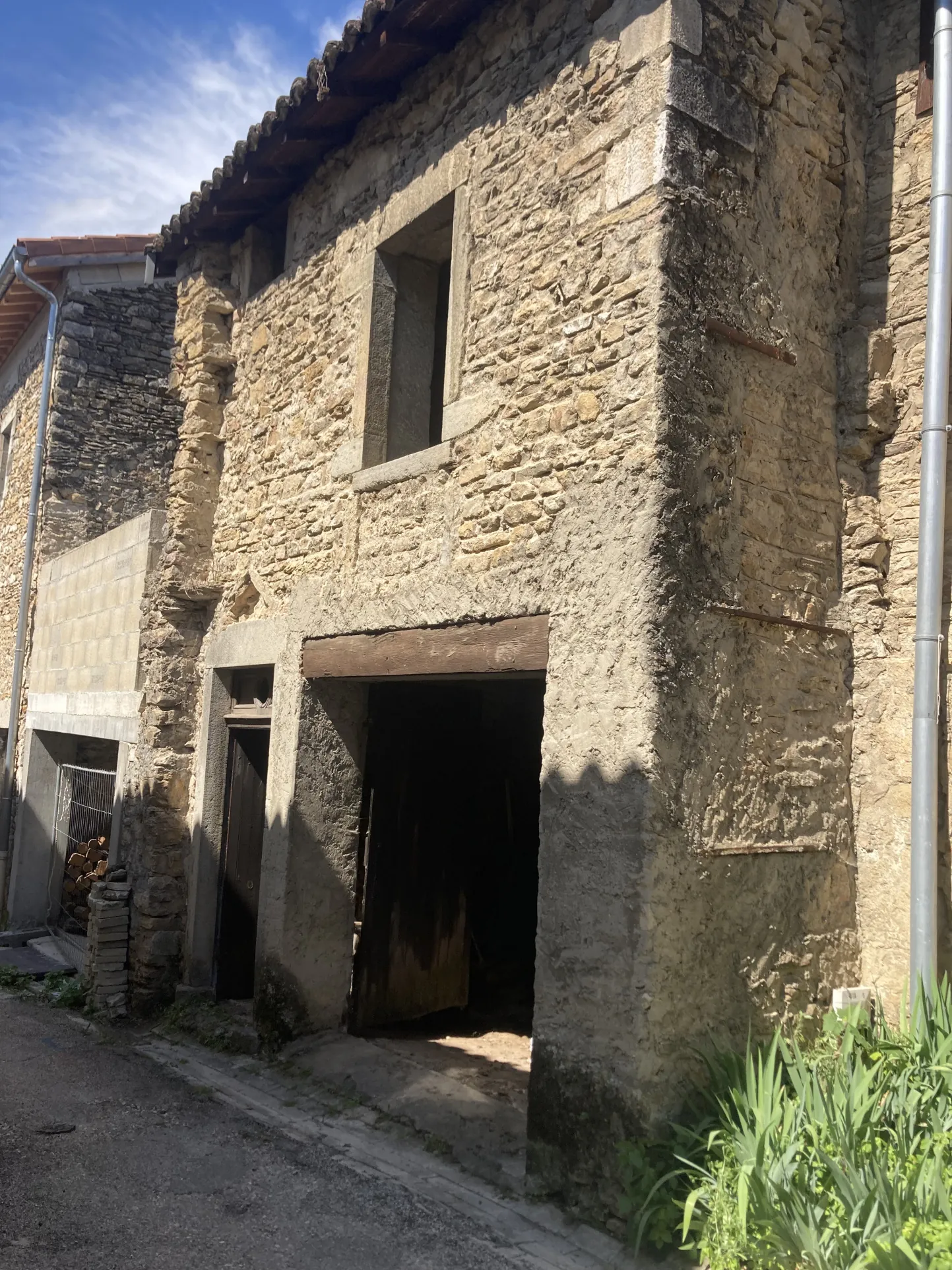 Grange à rénover à Saint Sorlin en Bugey – Projet de maison individuelle avec garage, secteur calme