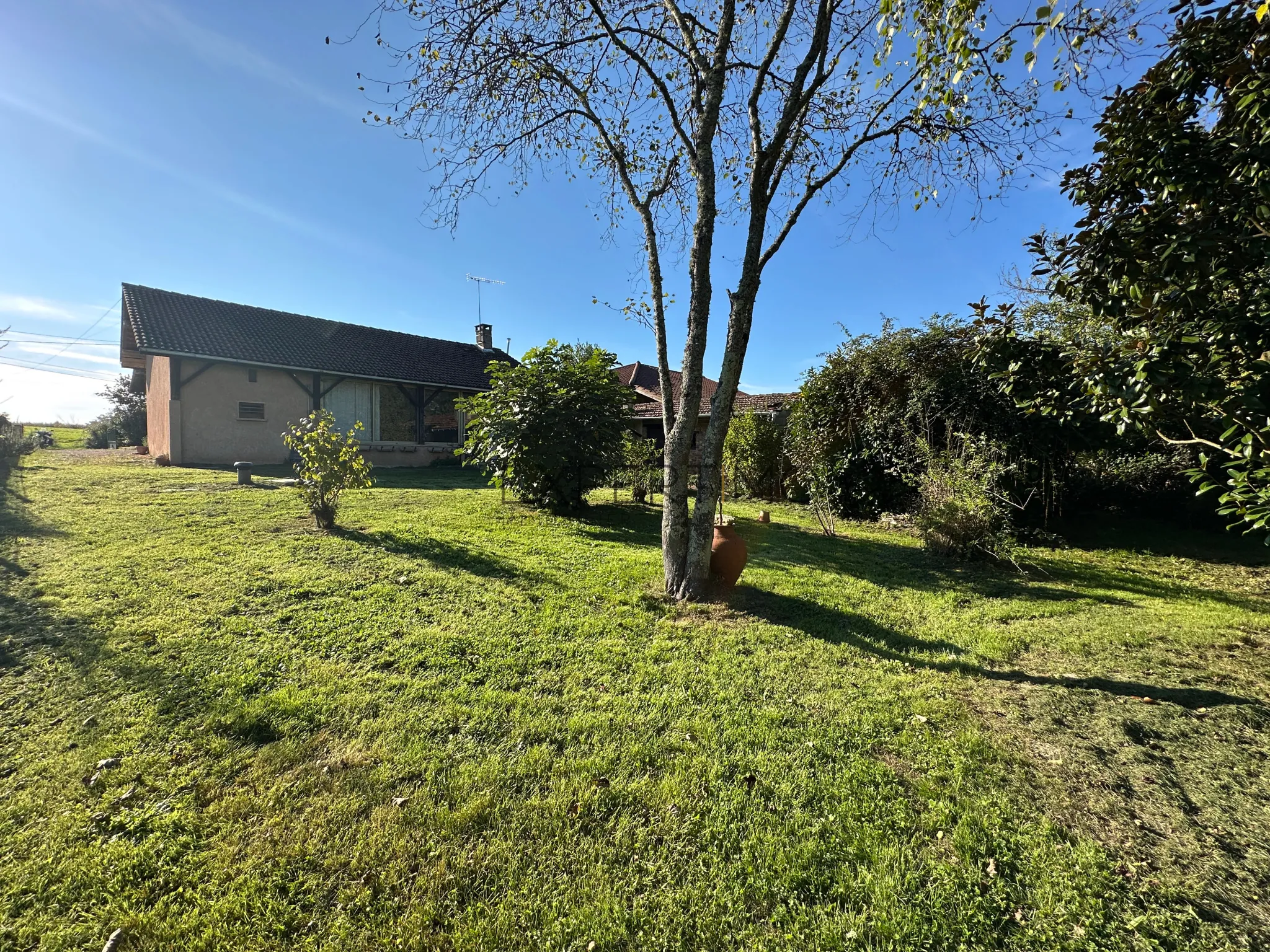 Appartement à Romenay de 124 m² avec dépendance et grand potentiel 