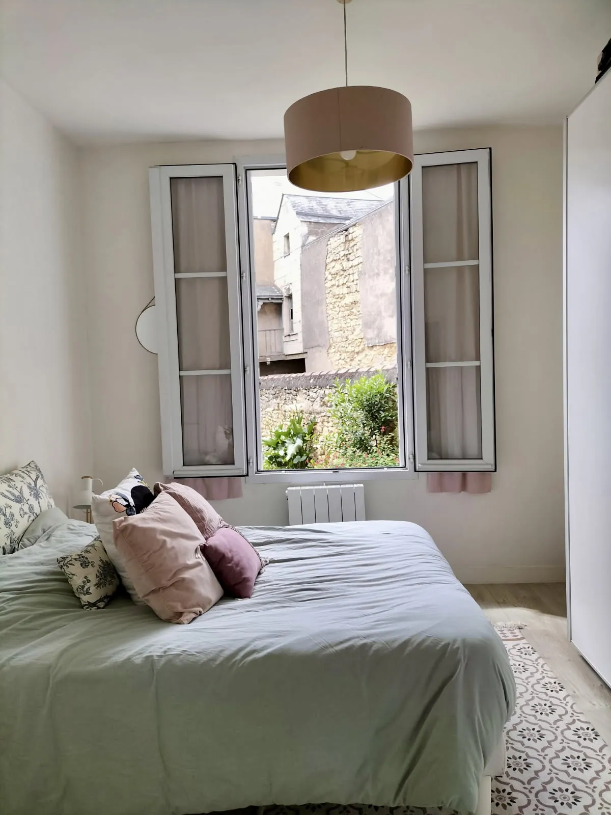 Immeuble à Thouars avec 3 appartements loués, proche du centre-ville