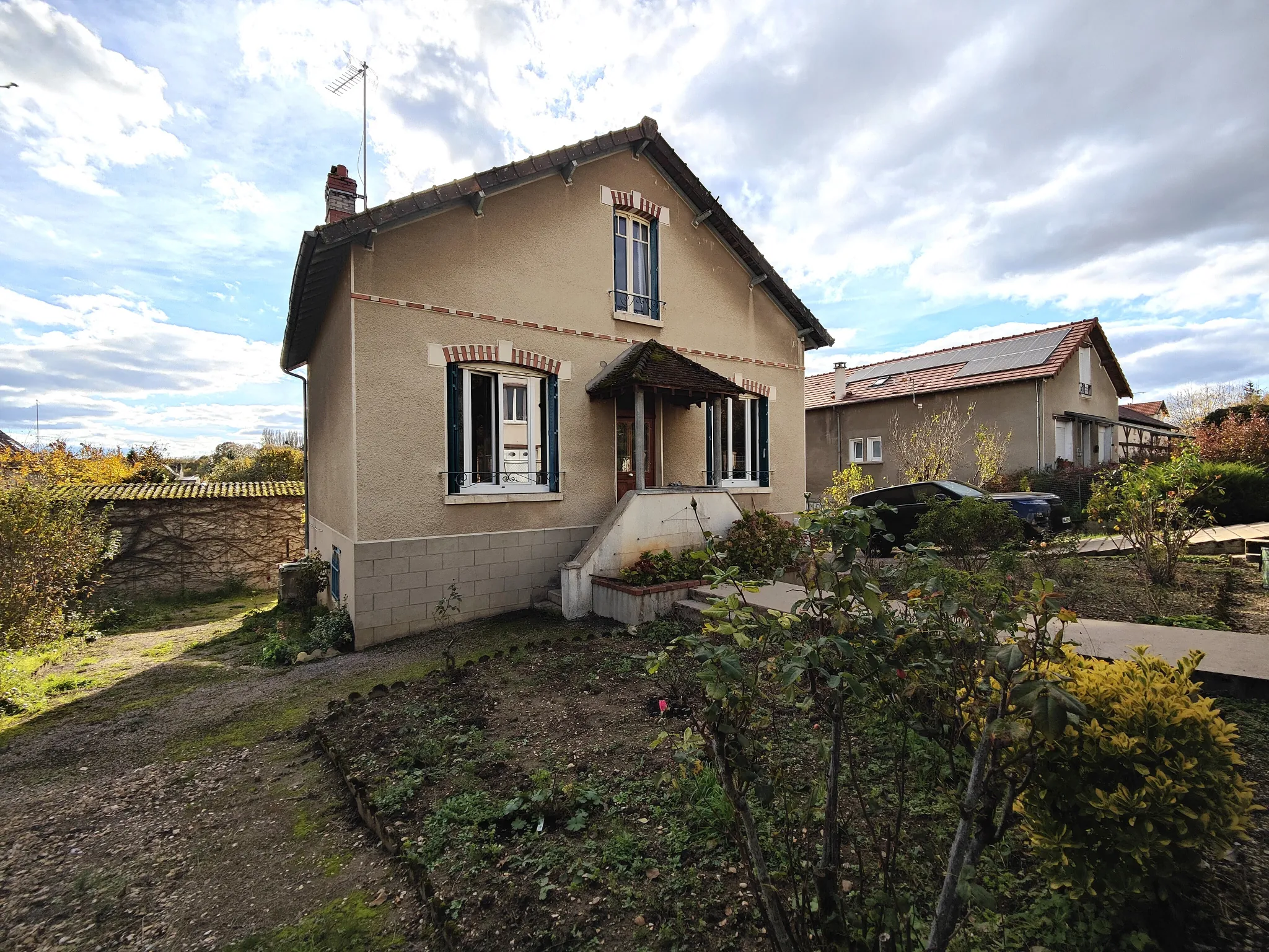 Maison familiale à Joigny avec grand jardin, calme et proche commodités