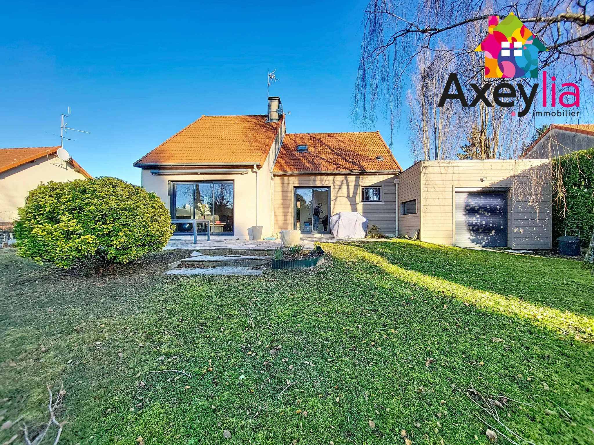 Maison familiale à Riorges avec 4 chambres et terrain clos 