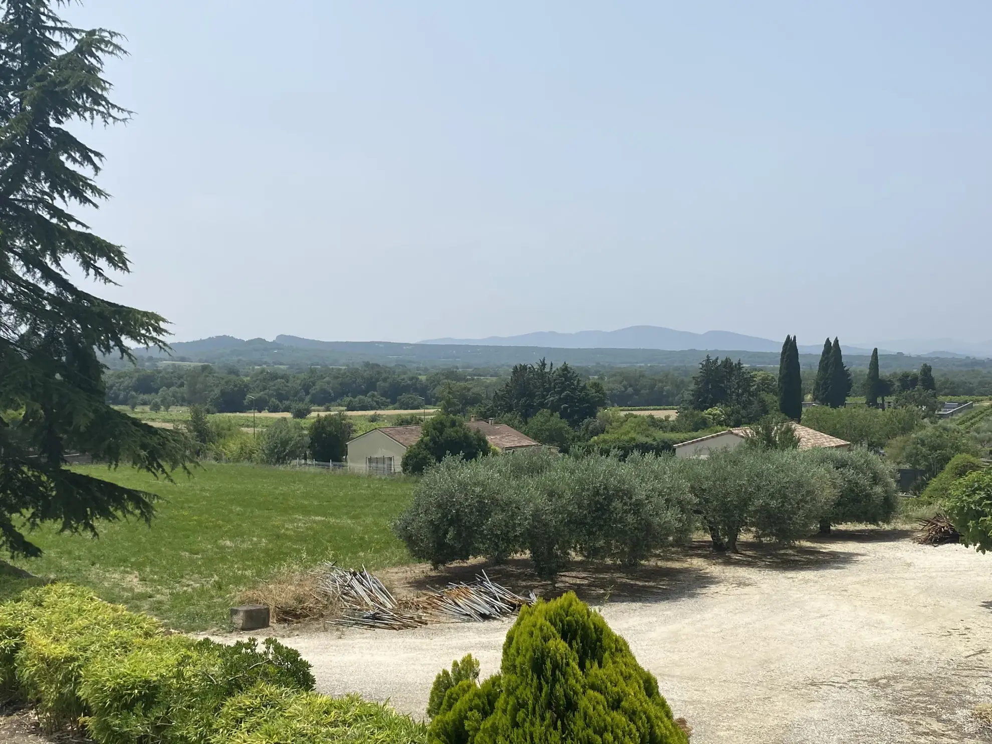 Belle maison en pierre avec vue dégagée à Savignargues - 515 m² de terrain 