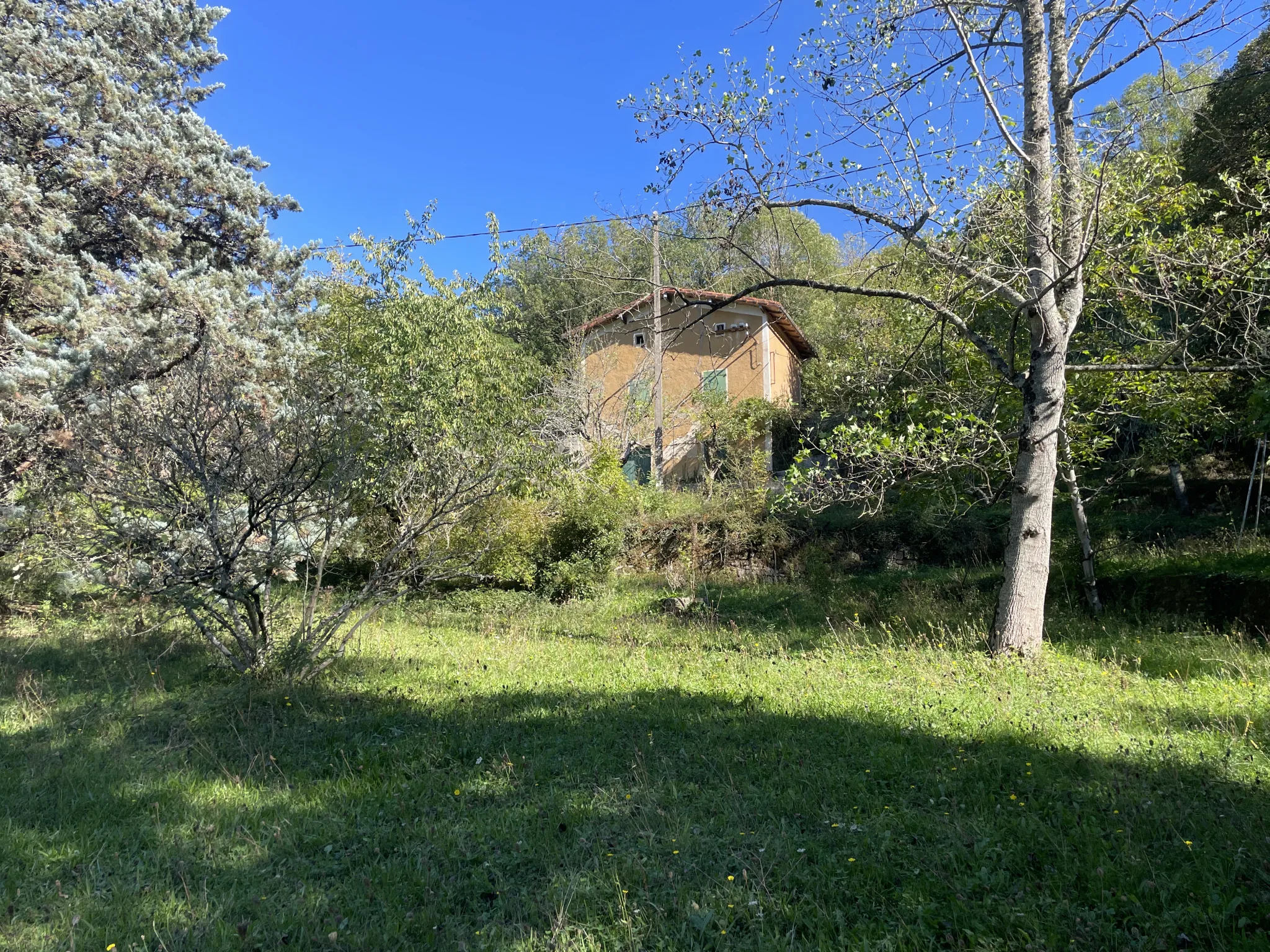 Maison de campagne à Saint Affrique avec terrain constructible et vue dégagée