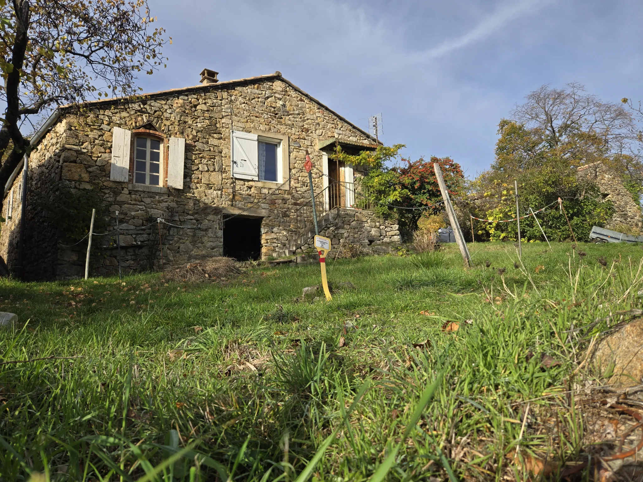 Charmante maison en pierre avec vue spectaculaire à Beaumont 