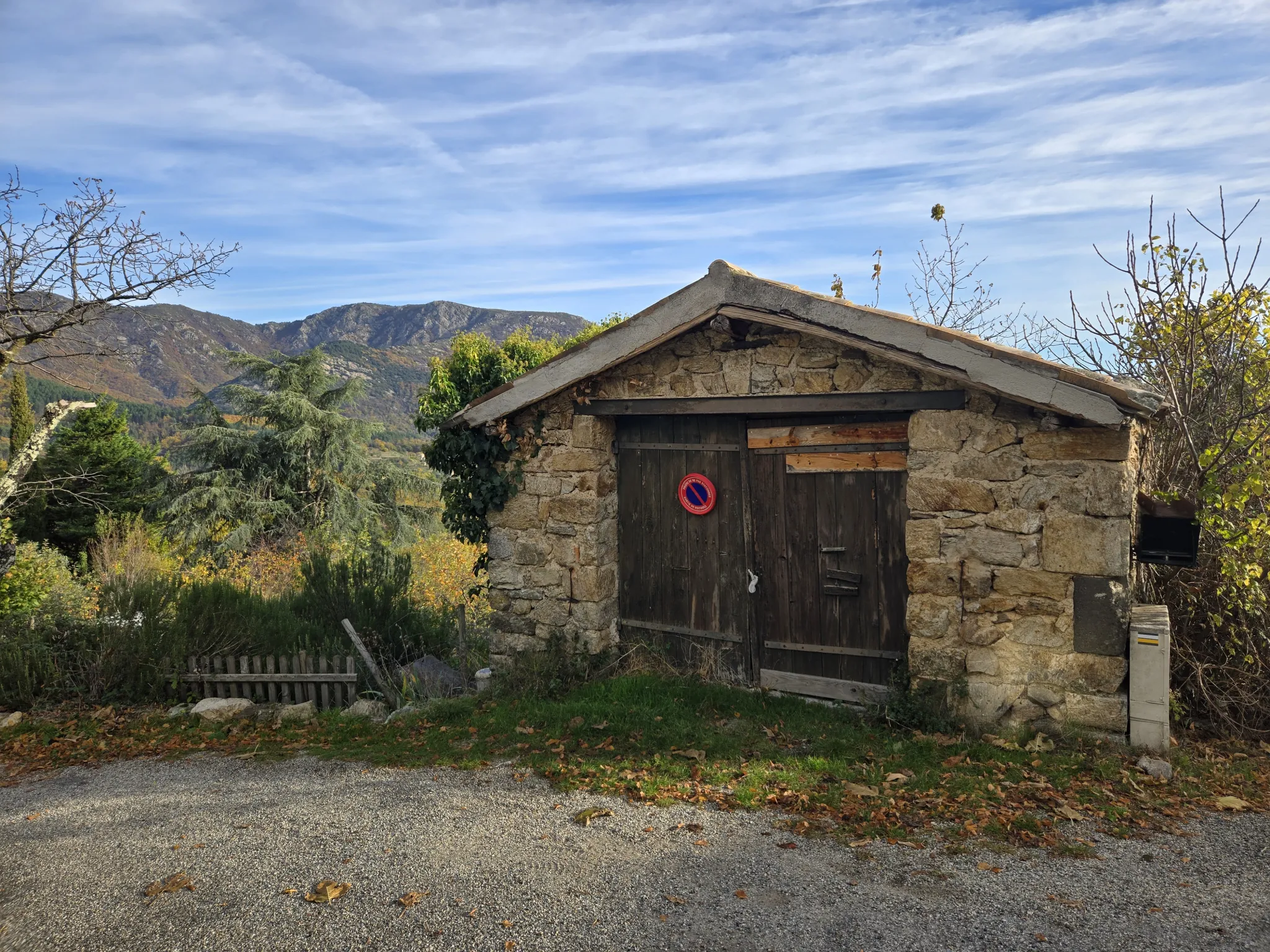 Charmante maison en pierre avec vue spectaculaire à Beaumont 