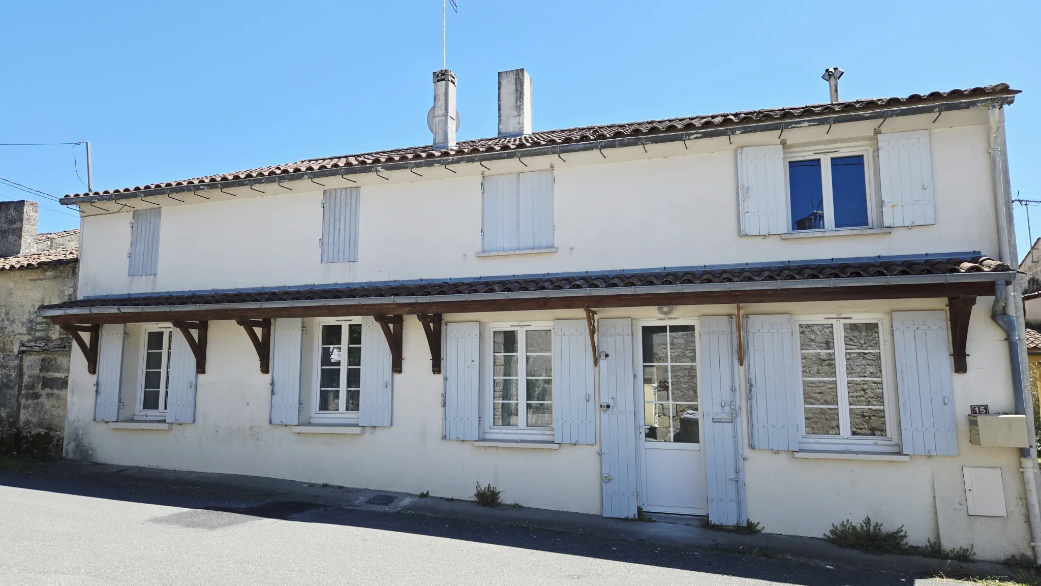 Charmante maison en pierre de 110 m² à Puisseguin avec cour