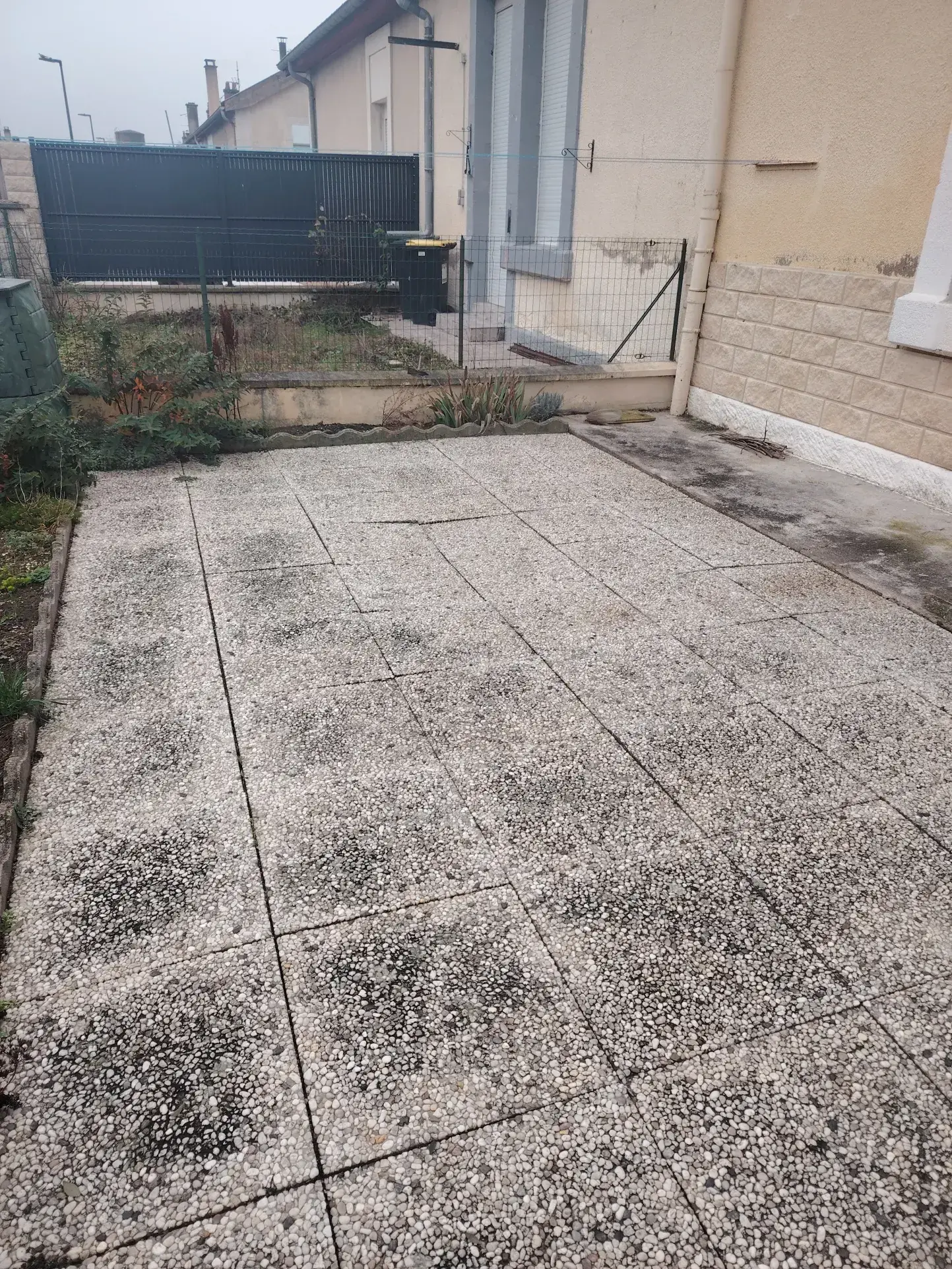 Maison mitoyenne à Lerouville avec terrasse et garage - Investissement locatif rentable 