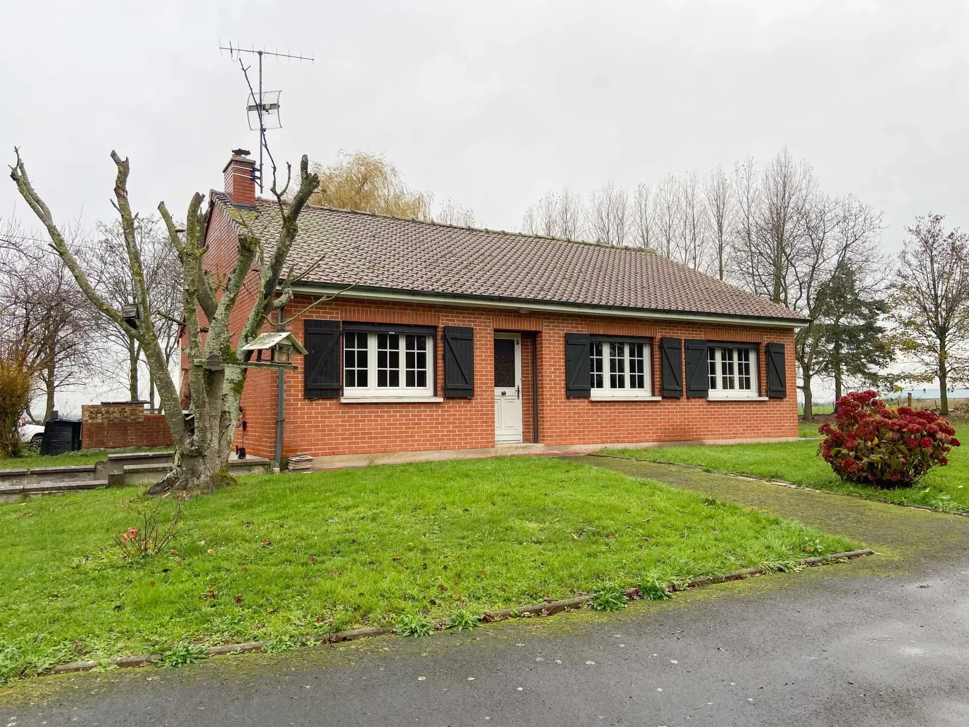 Vente maison plain-pied à Obrechies avec jardin et garage