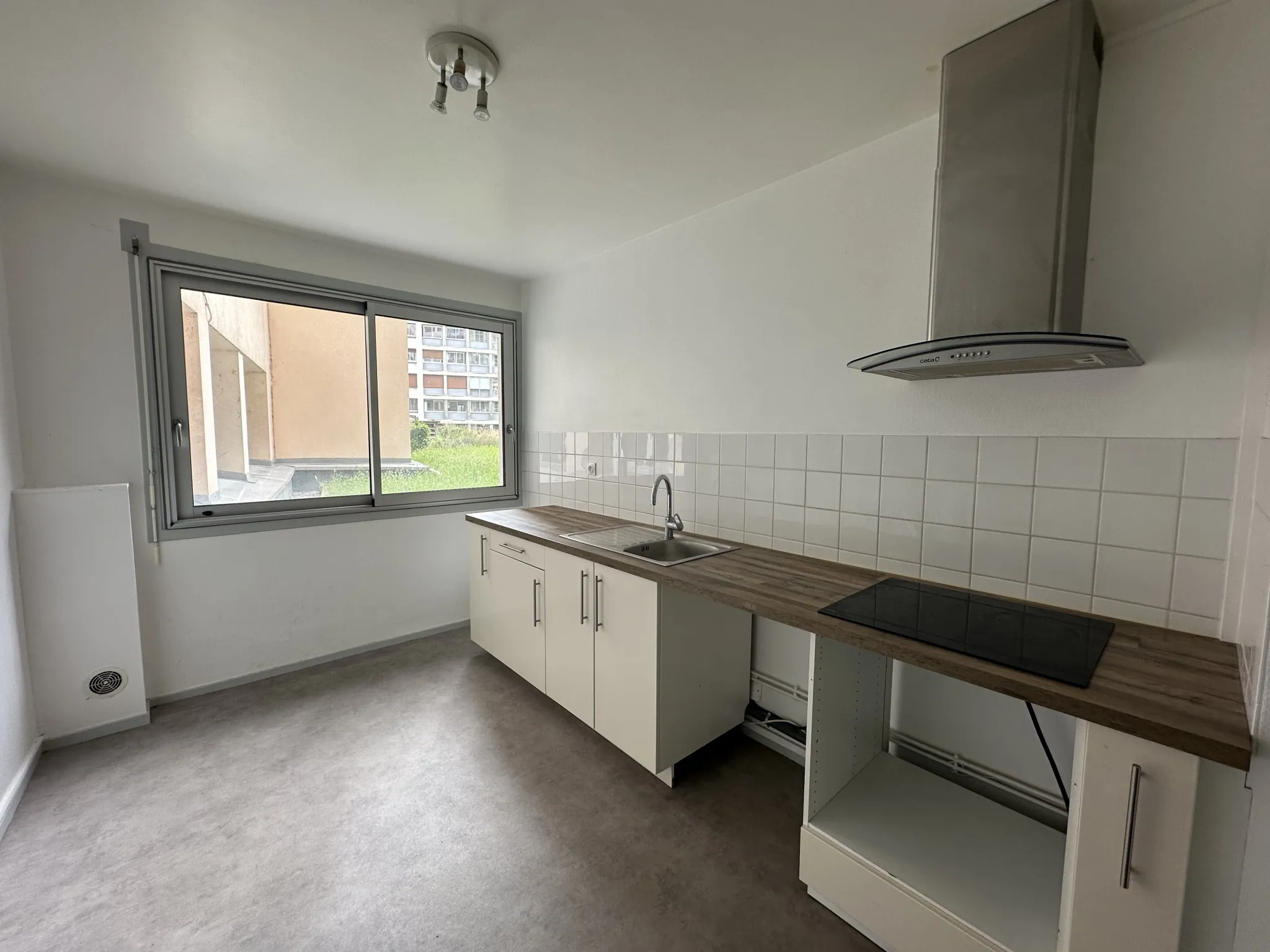 Appartement F3 à Clermont-Ferrand, proximité Place de Jaude, avec garage et cave