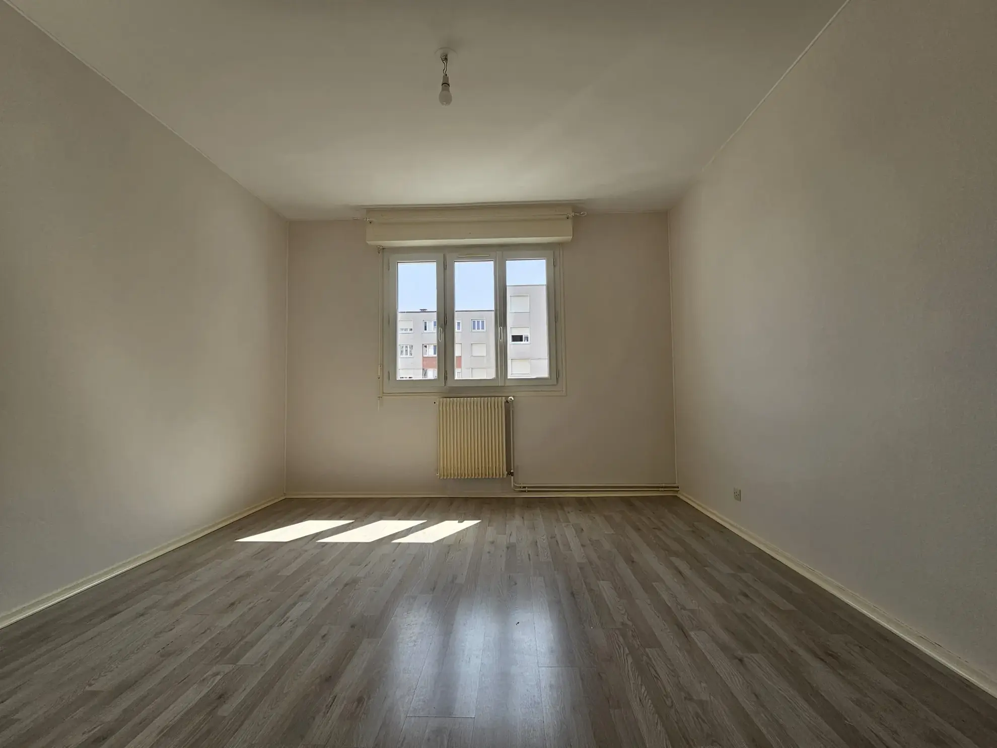 Studio à Bonnieux avec terrasse, piscine et parking privé dans le Luberon 