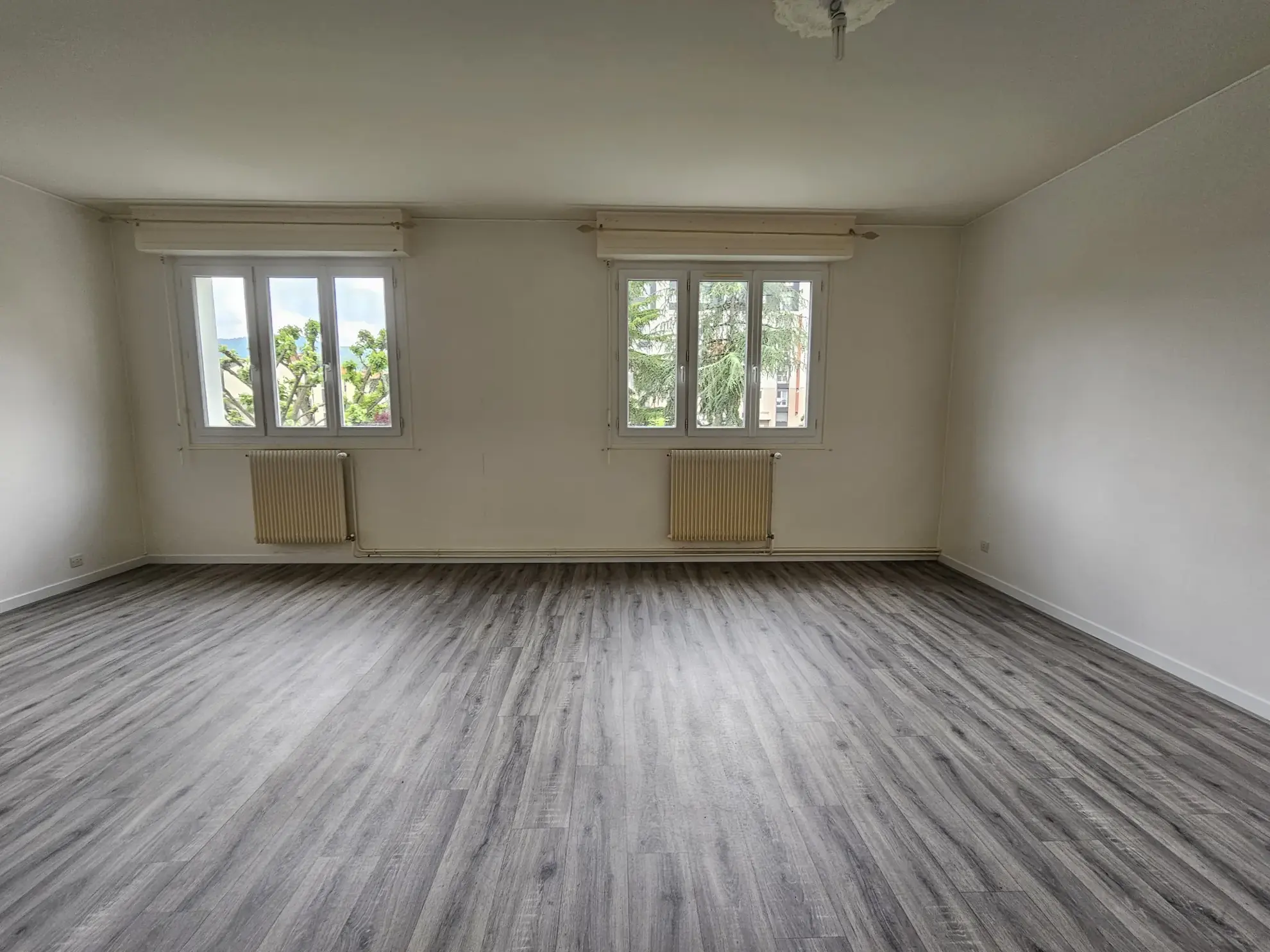 Studio à Bonnieux avec terrasse, piscine et parking privé dans le Luberon 