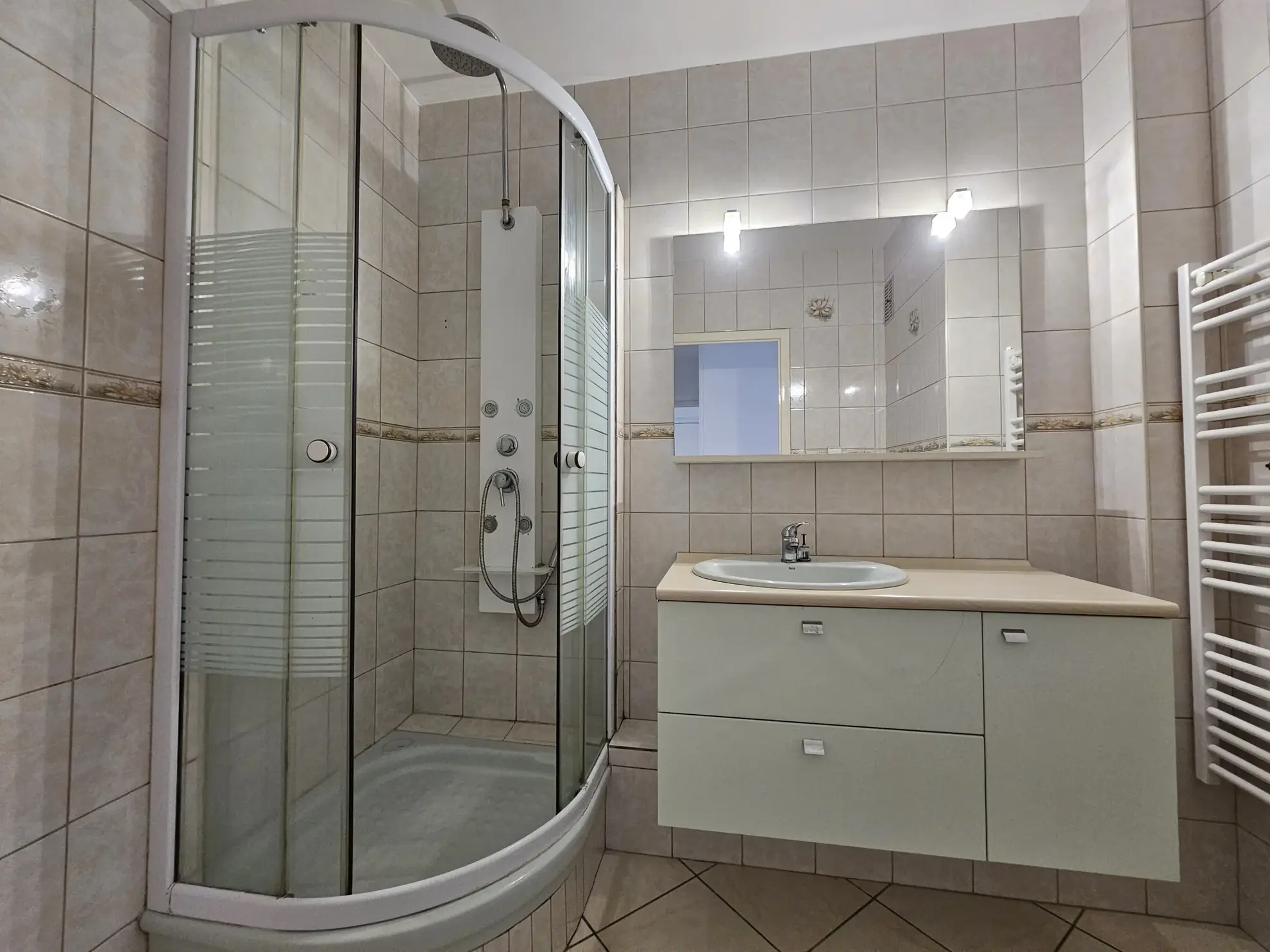 Studio à Bonnieux avec terrasse, piscine et parking privé dans le Luberon 